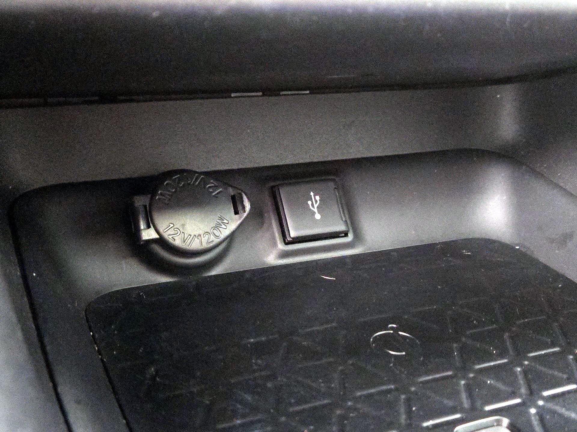 Thumbnail: 2021 Toyota RAV4 - 18