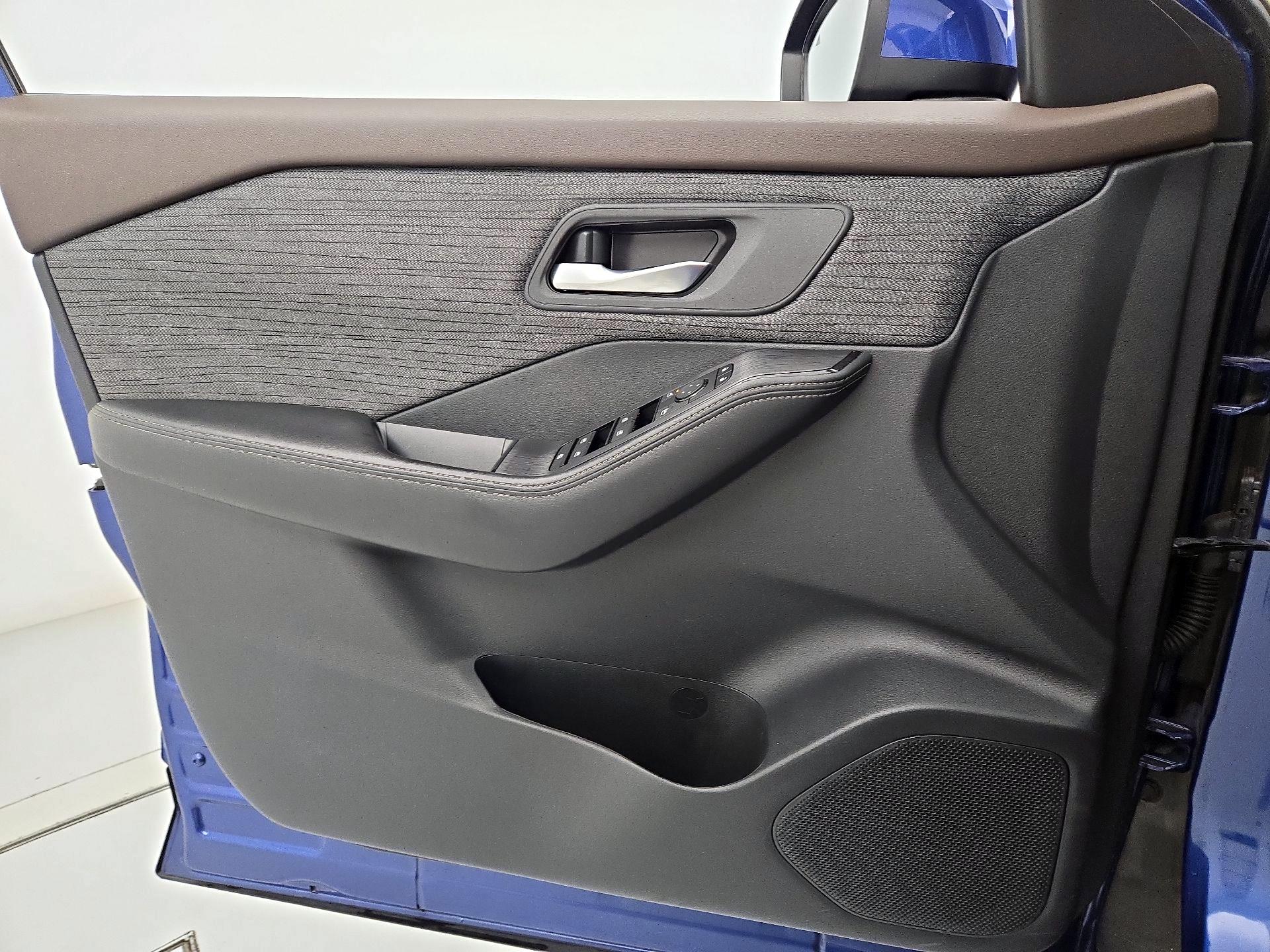 Thumbnail: 2023 Nissan Rogue - 12