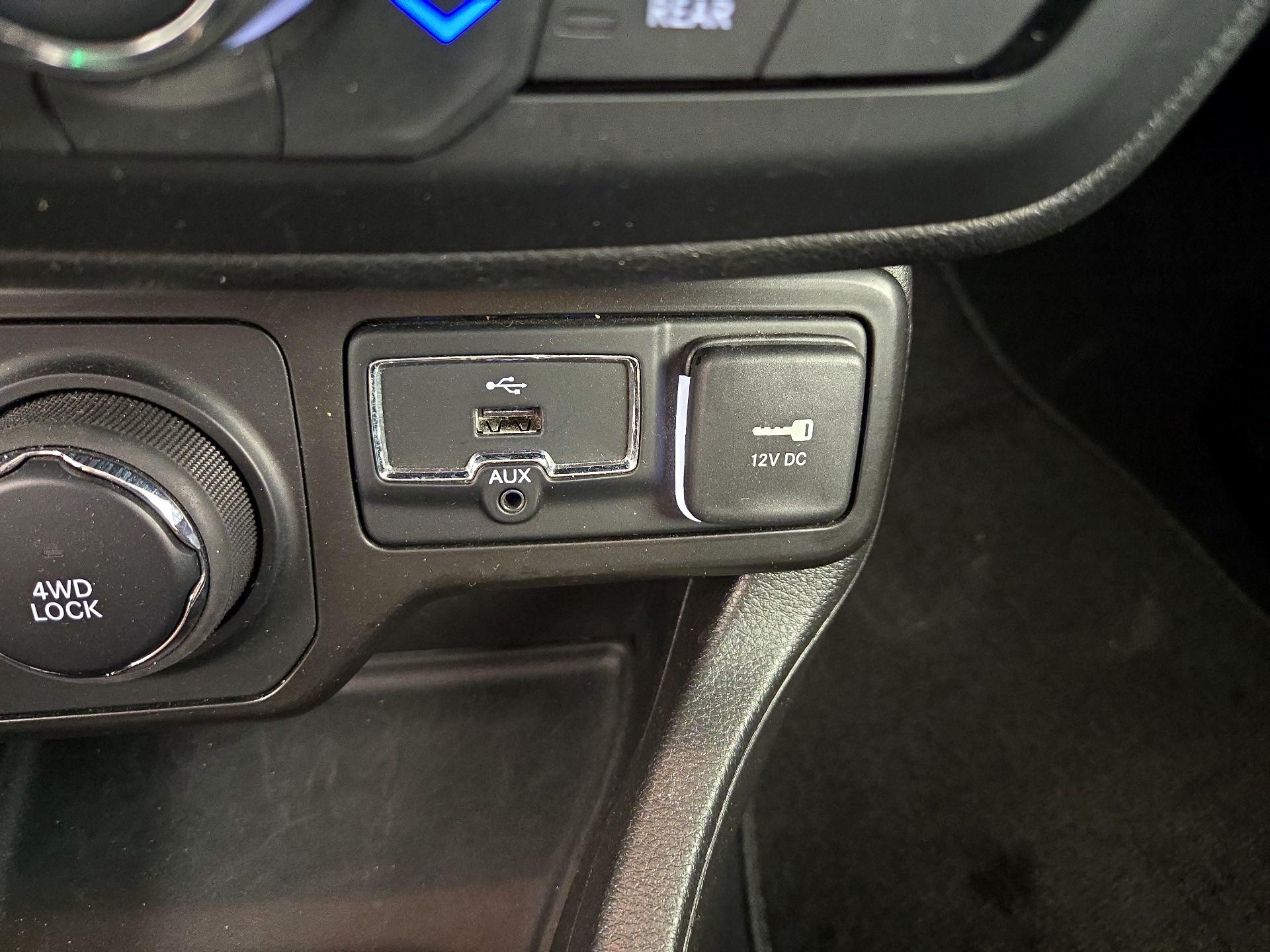 Thumbnail: 2021 Jeep Renegade - 18