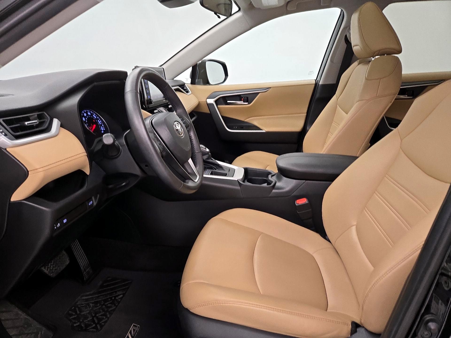 Thumbnail: 2021 Toyota RAV4 - 11