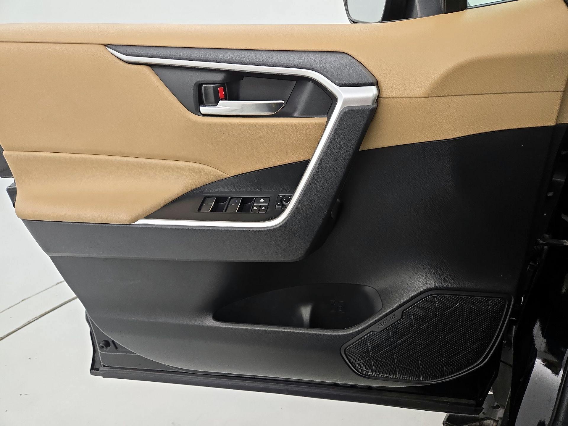 Thumbnail: 2021 Toyota RAV4 - 12