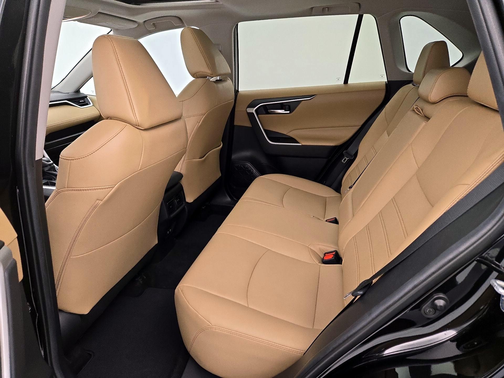 Thumbnail: 2021 Toyota RAV4 - 20