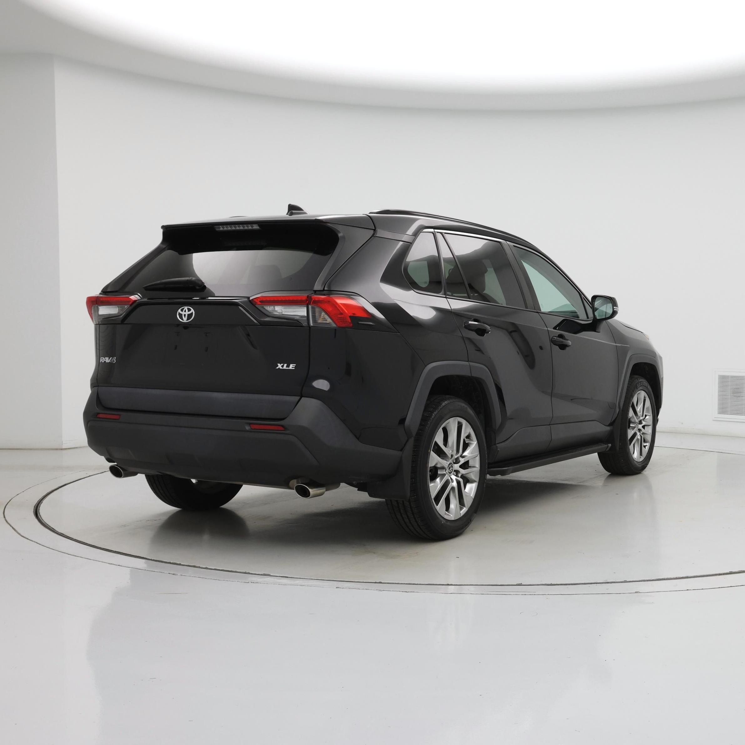 Thumbnail: 2021 Toyota RAV4 - 8