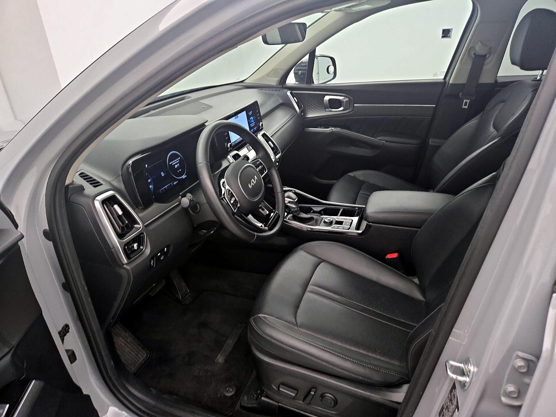 Thumbnail: 2023 Kia Sorento - 11