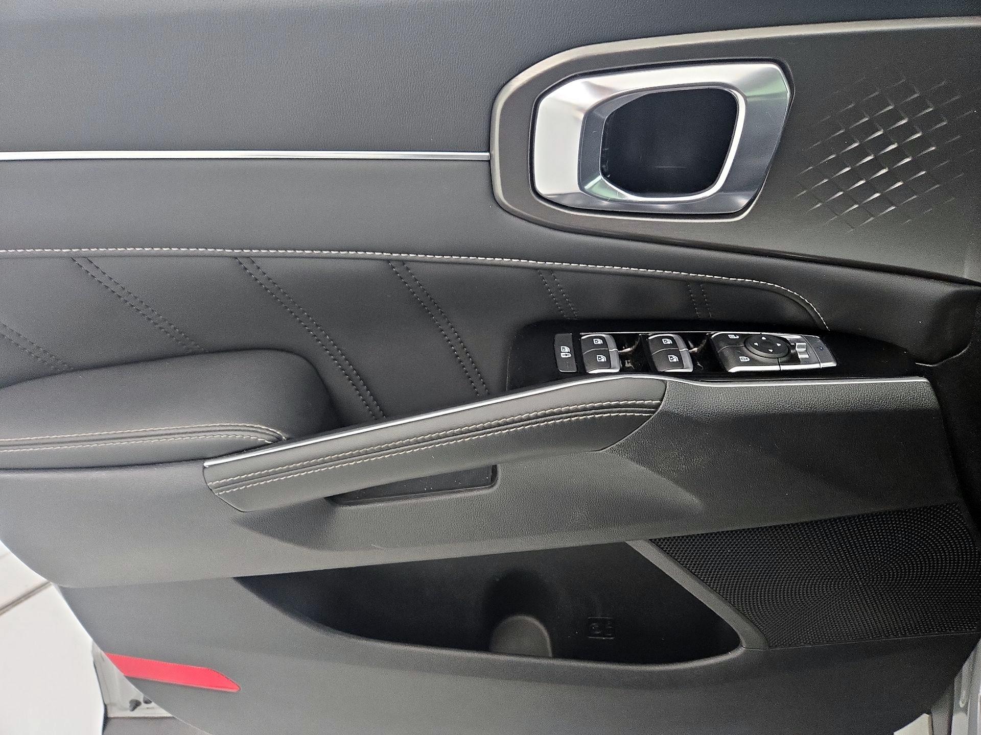 Thumbnail: 2023 Kia Sorento - 12