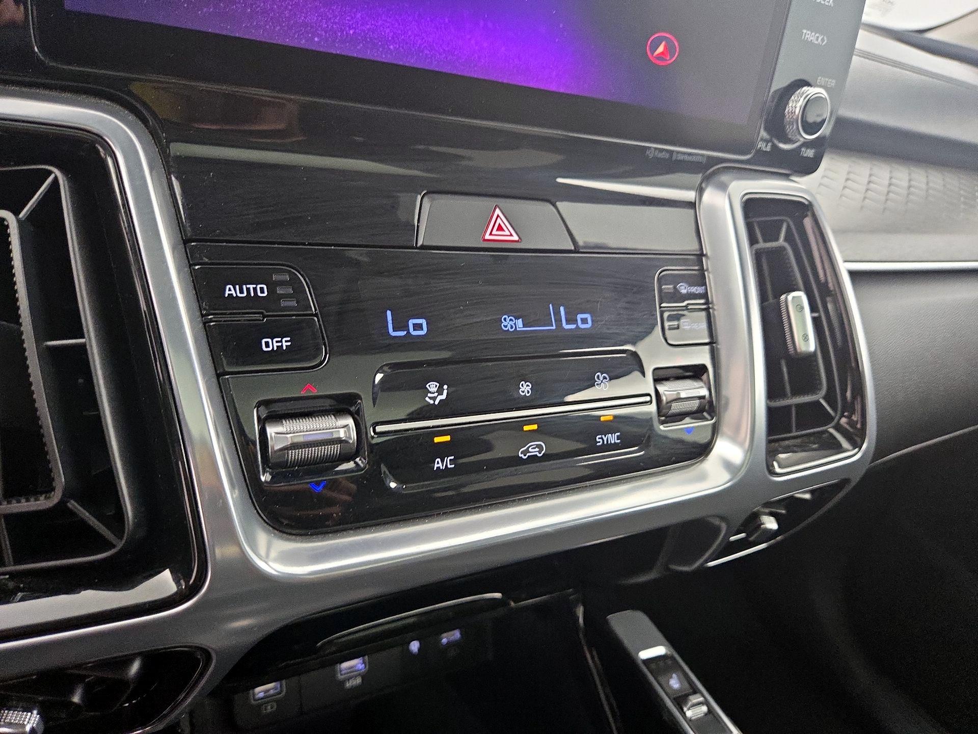 Thumbnail: 2023 Kia Sorento - 17