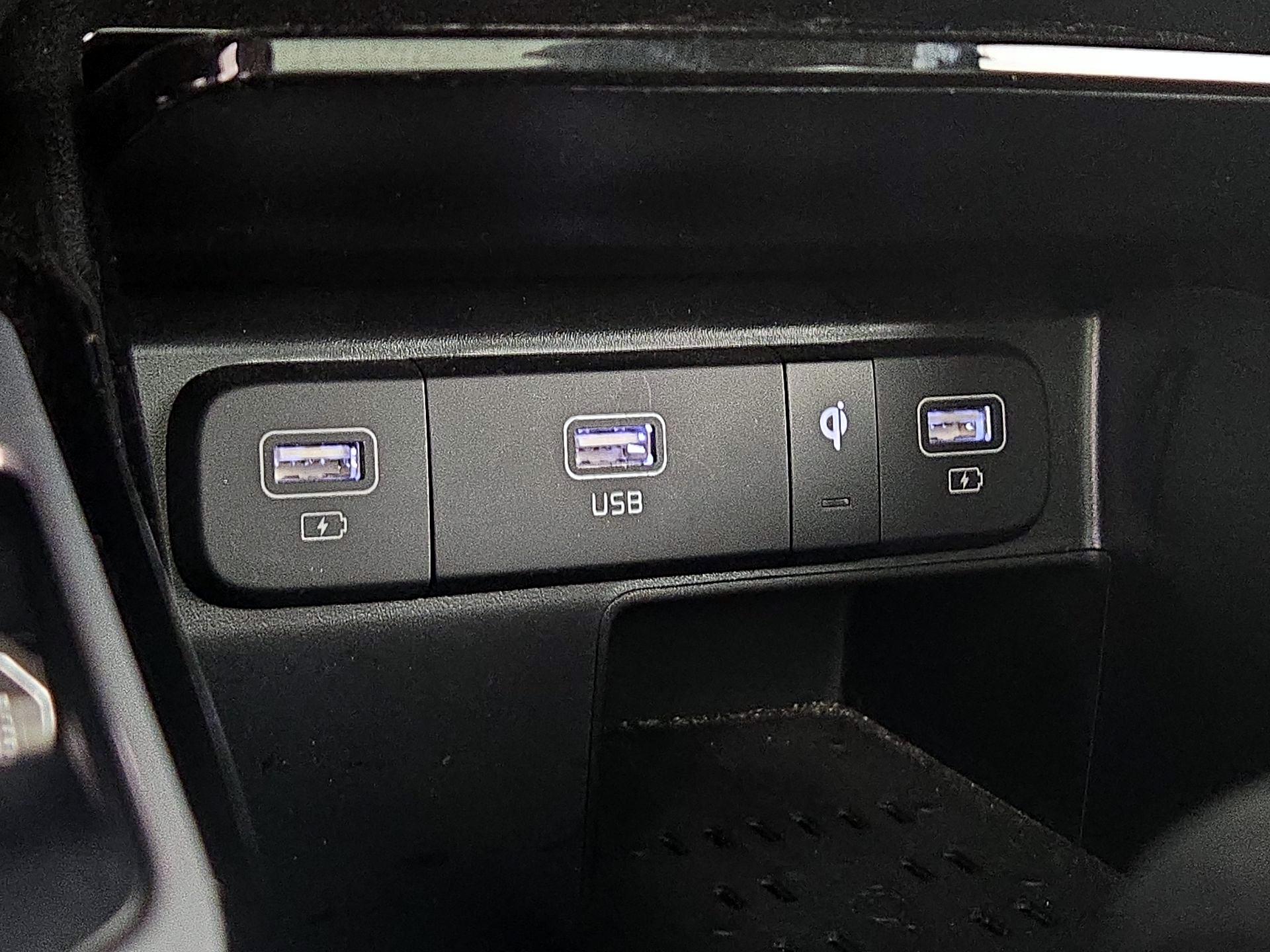 Thumbnail: 2023 Kia Sorento - 19