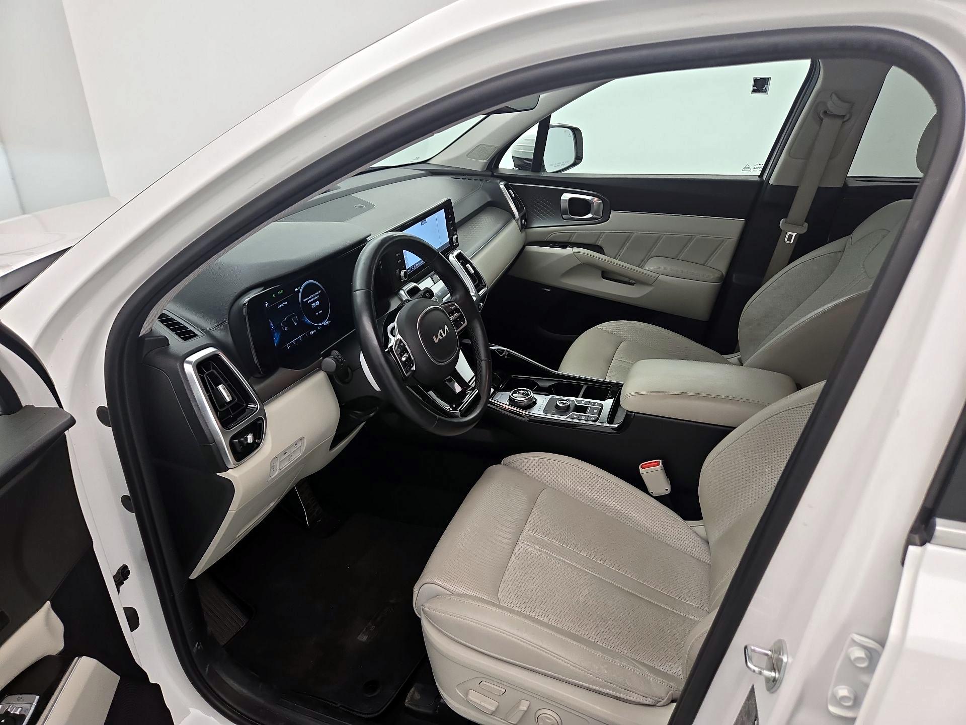 Thumbnail: 2023 Kia Sorento - 11