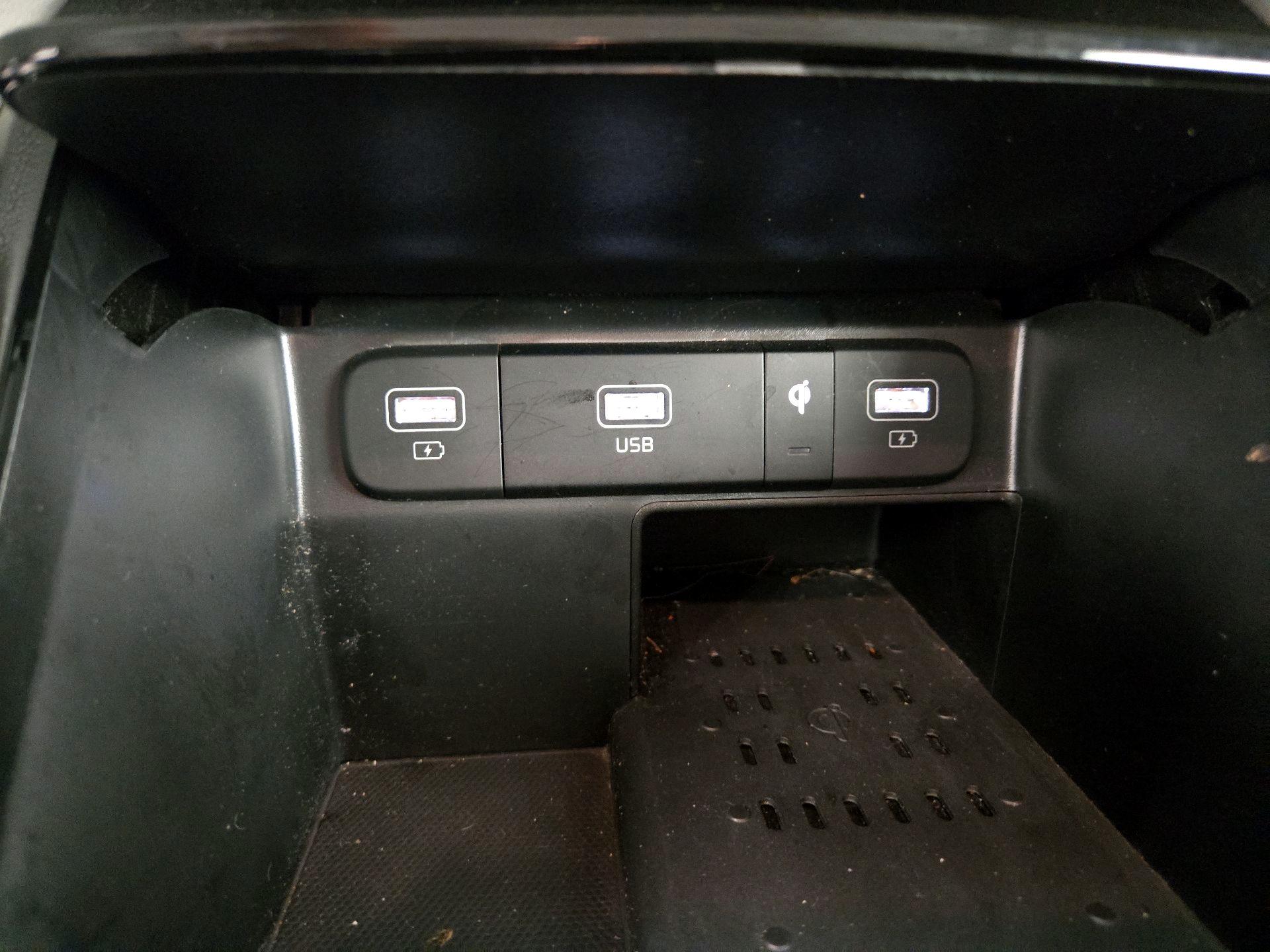 Thumbnail: 2023 Kia Sorento - 19