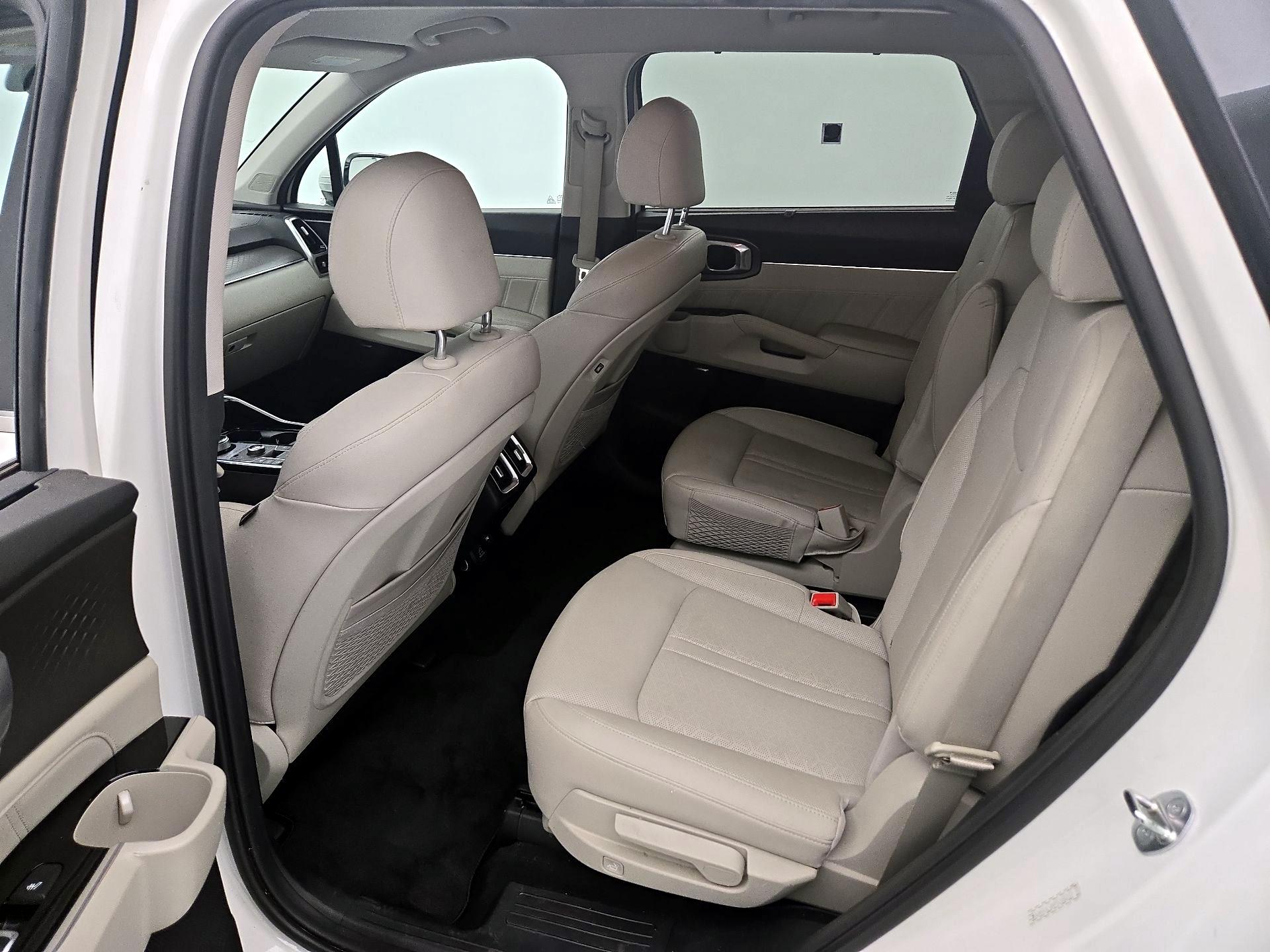 Thumbnail: 2023 Kia Sorento - 20