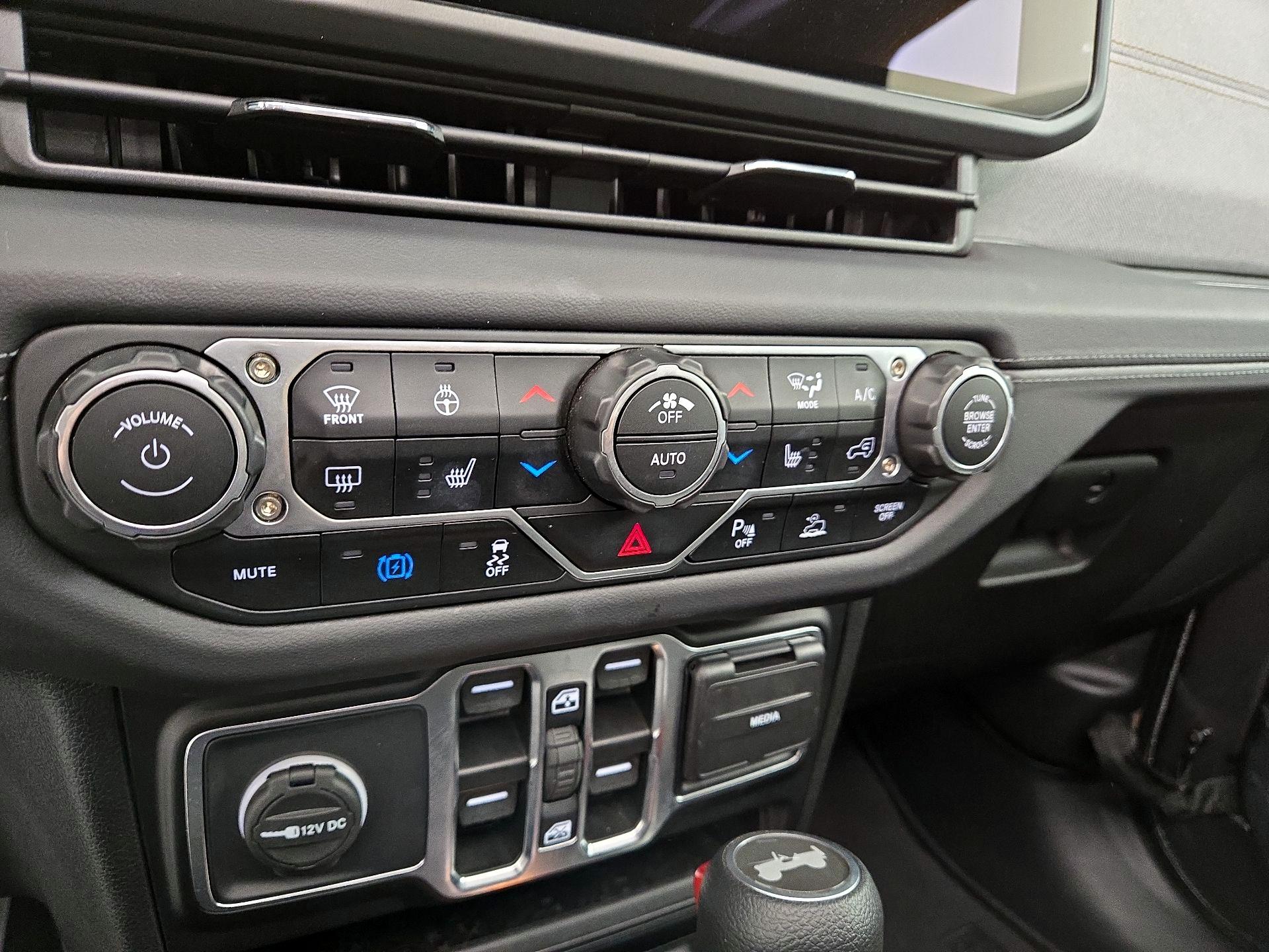 Thumbnail: 2025 Jeep Wrangler - 16