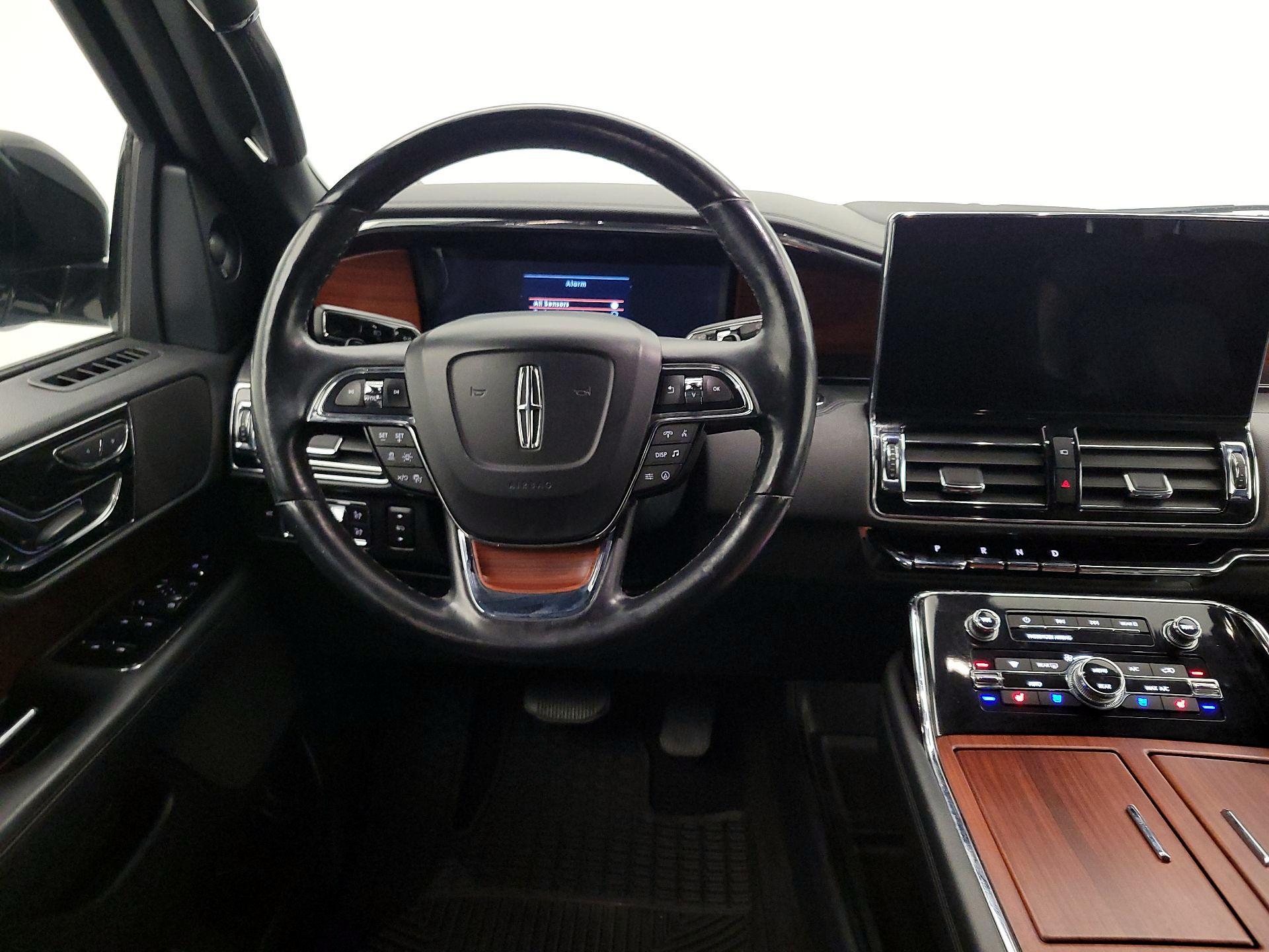 Thumbnail: 2022 Lincoln Navigator - 10