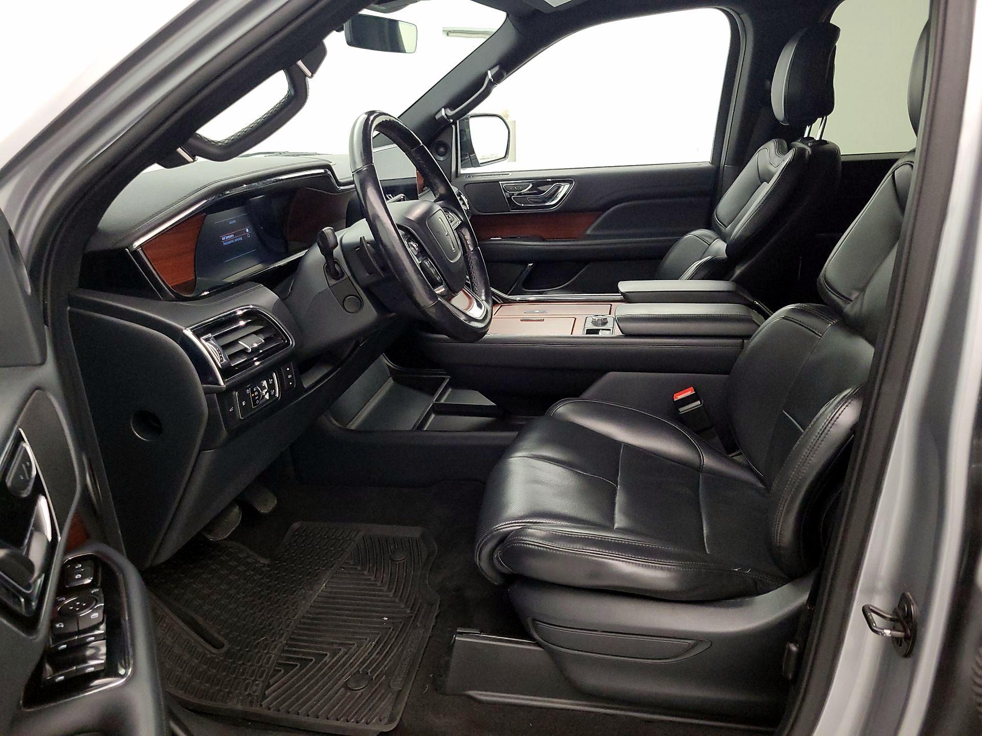 Thumbnail: 2022 Lincoln Navigator - 11