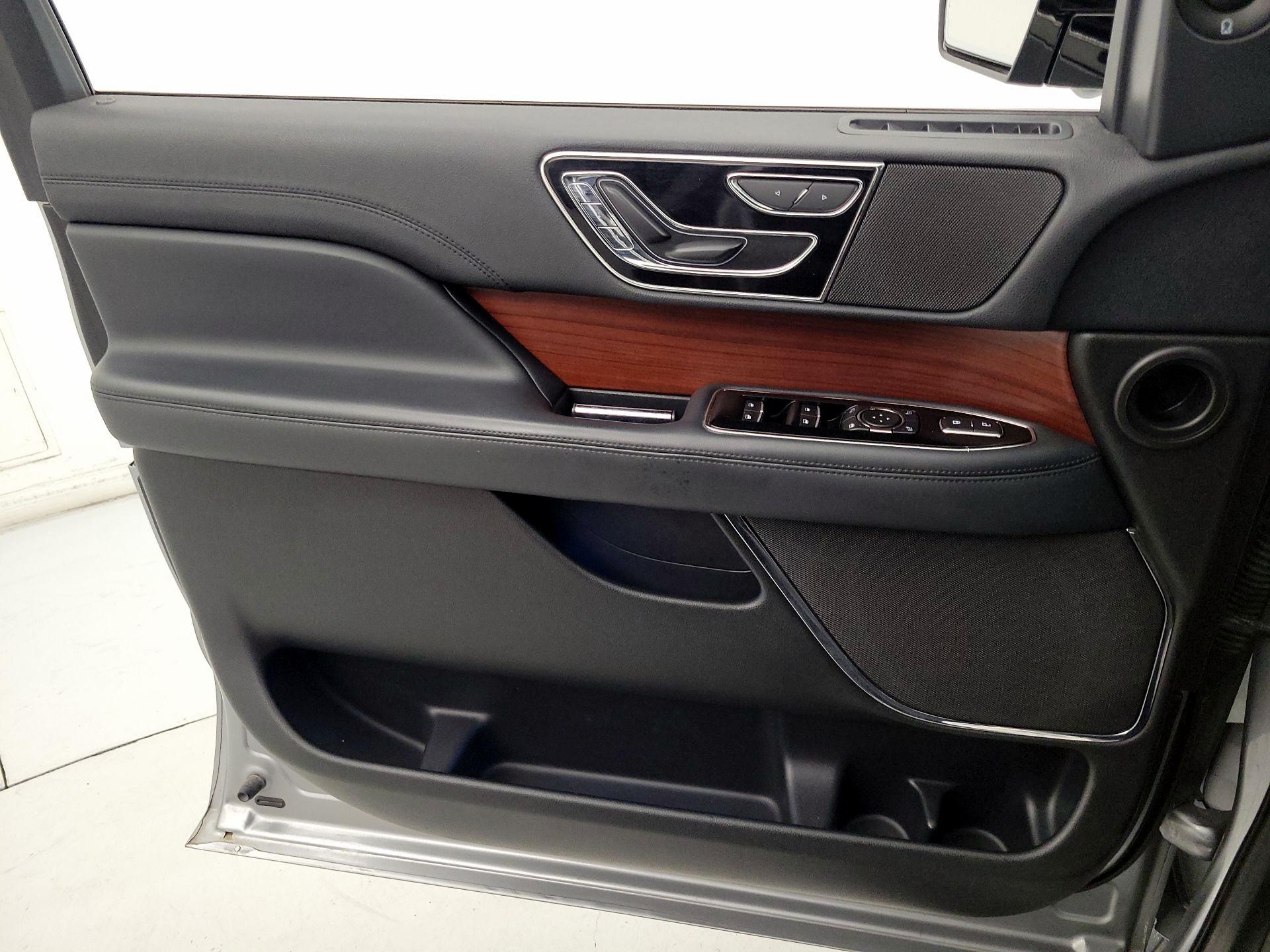 Thumbnail: 2022 Lincoln Navigator - 12