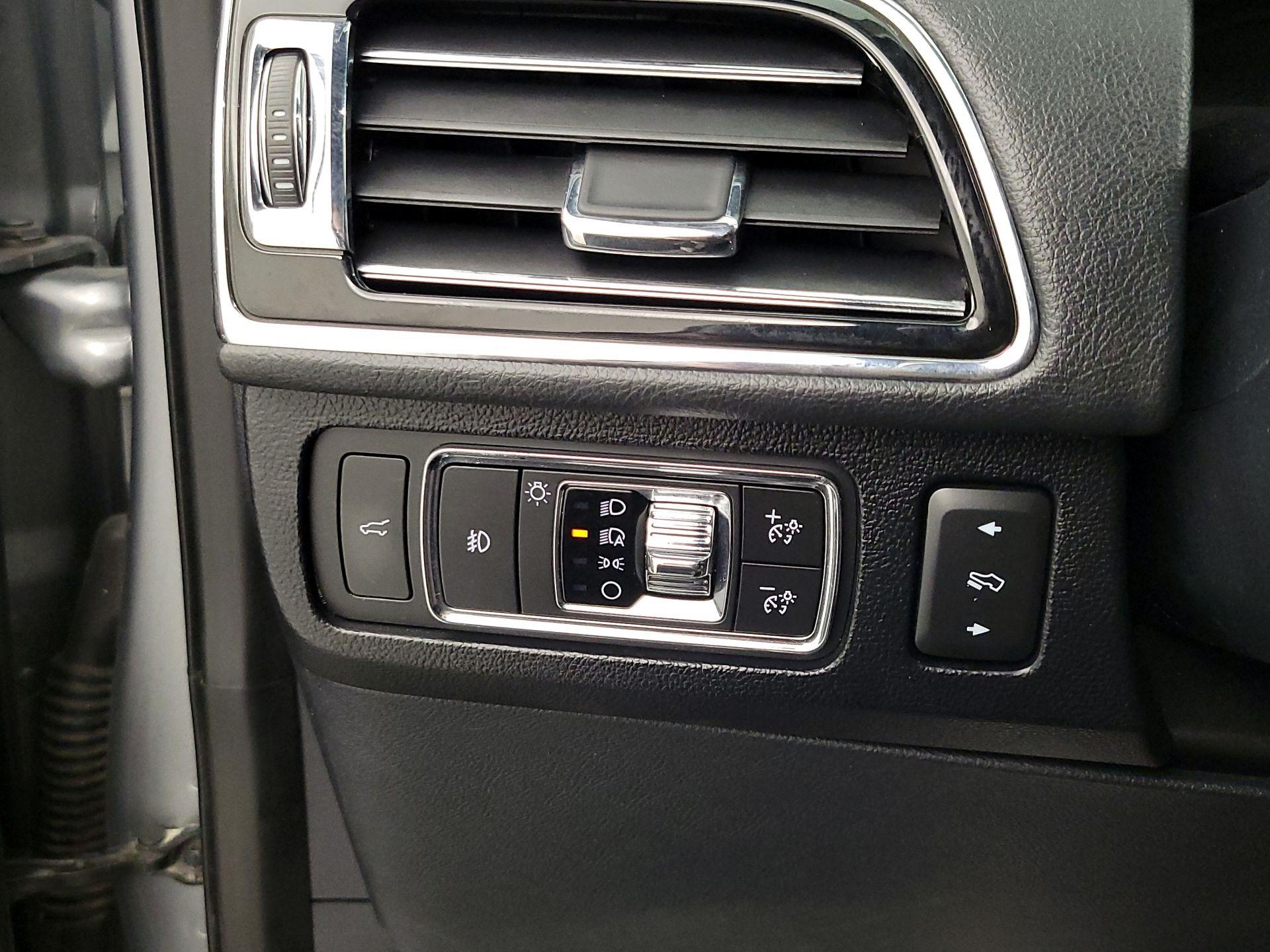 Thumbnail: 2022 Lincoln Navigator - 13