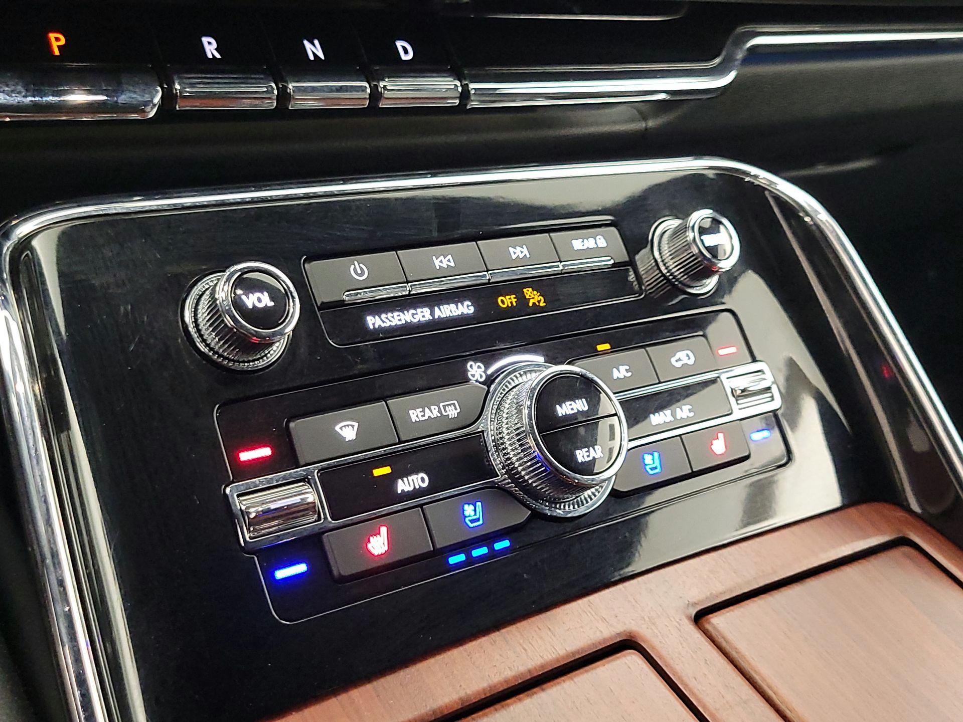 Thumbnail: 2022 Lincoln Navigator - 17