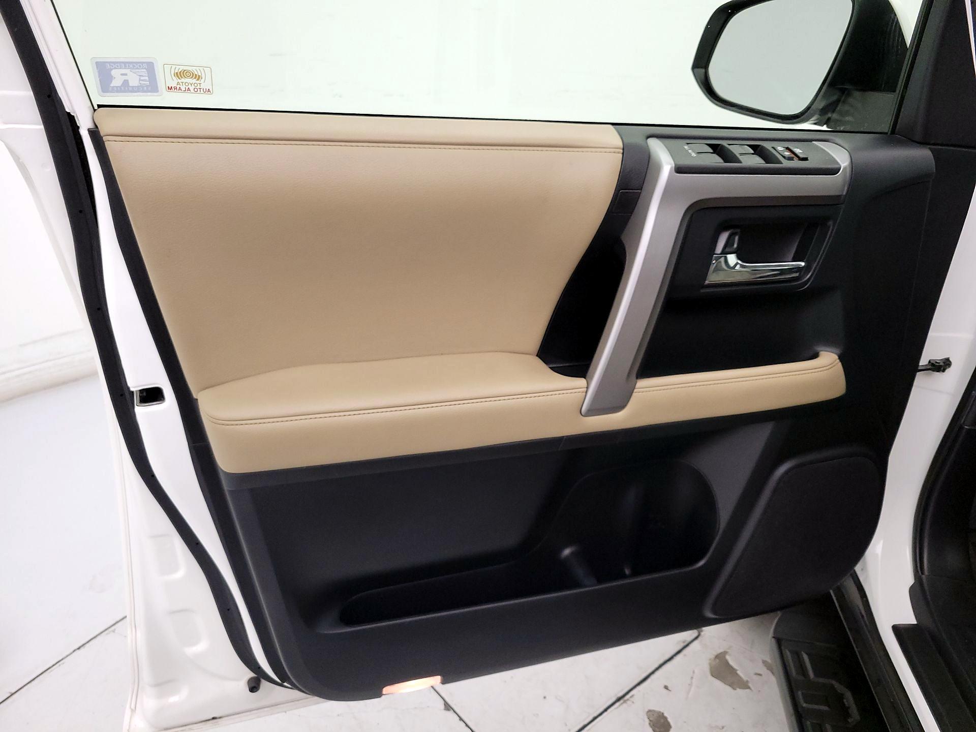 Thumbnail: 2015 Toyota 4Runner - 12