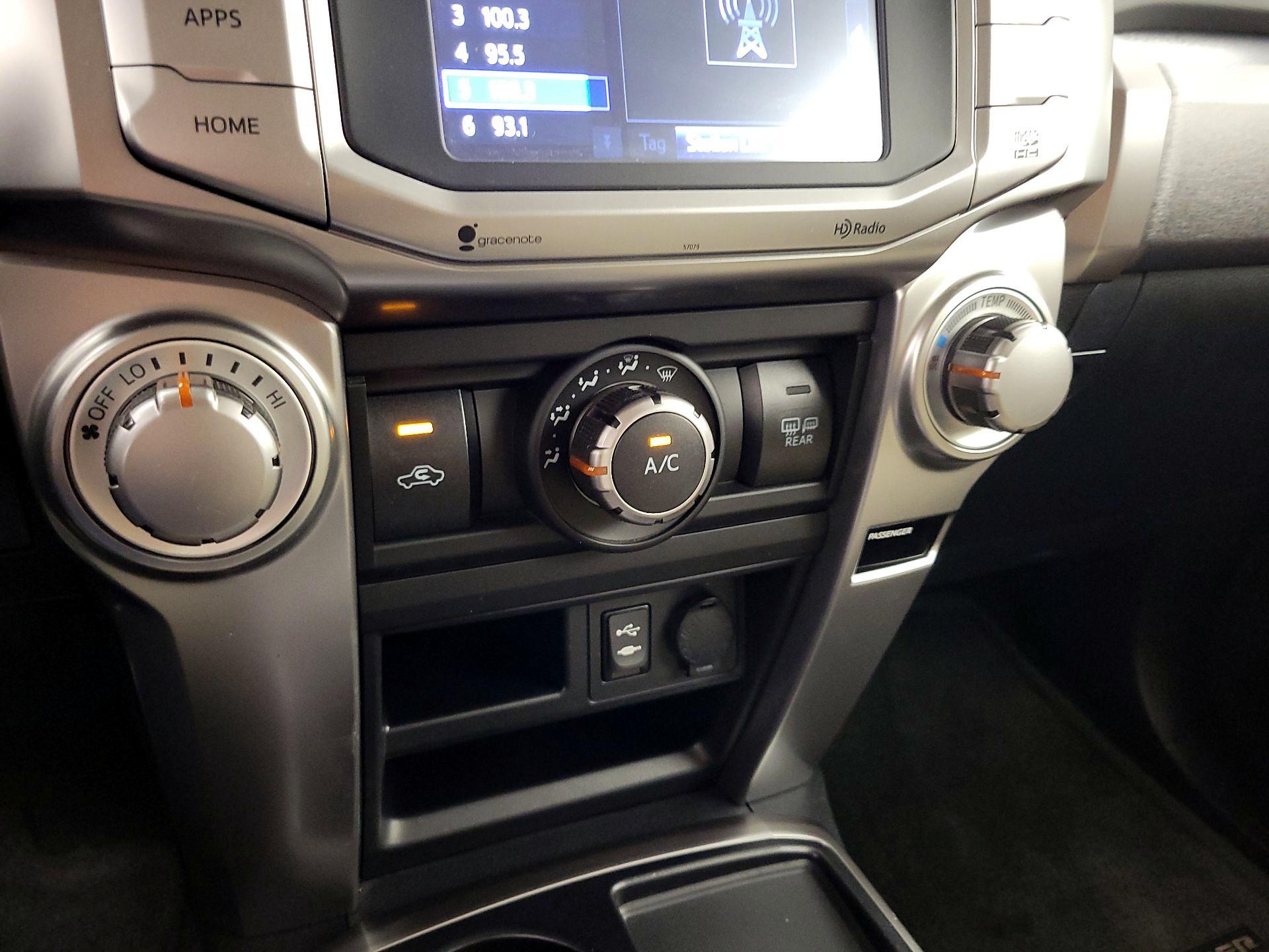 Thumbnail: 2015 Toyota 4Runner - 16