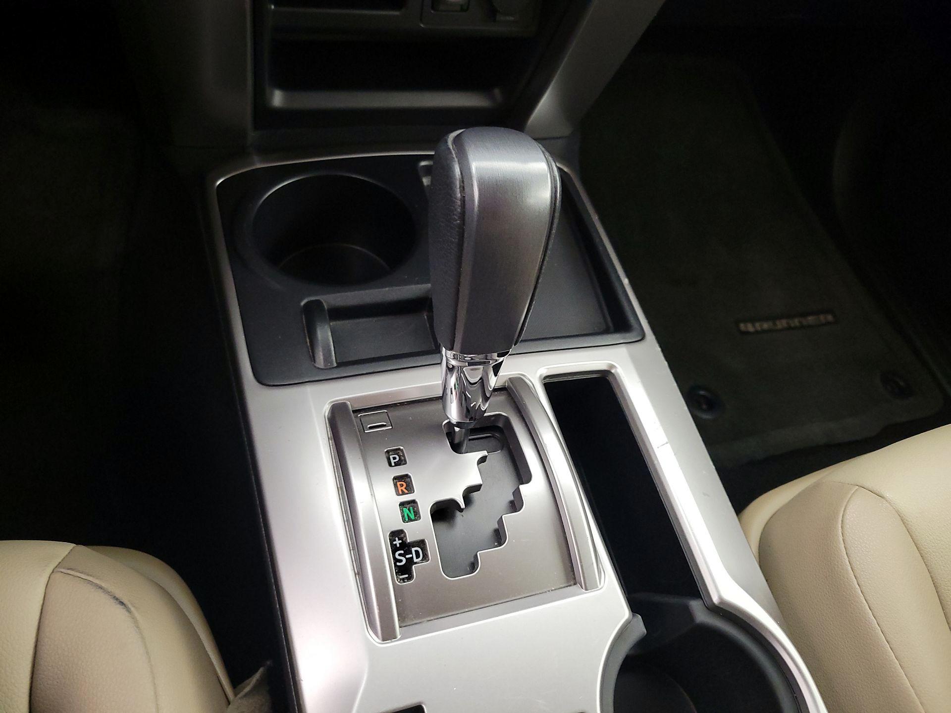 Thumbnail: 2015 Toyota 4Runner - 17