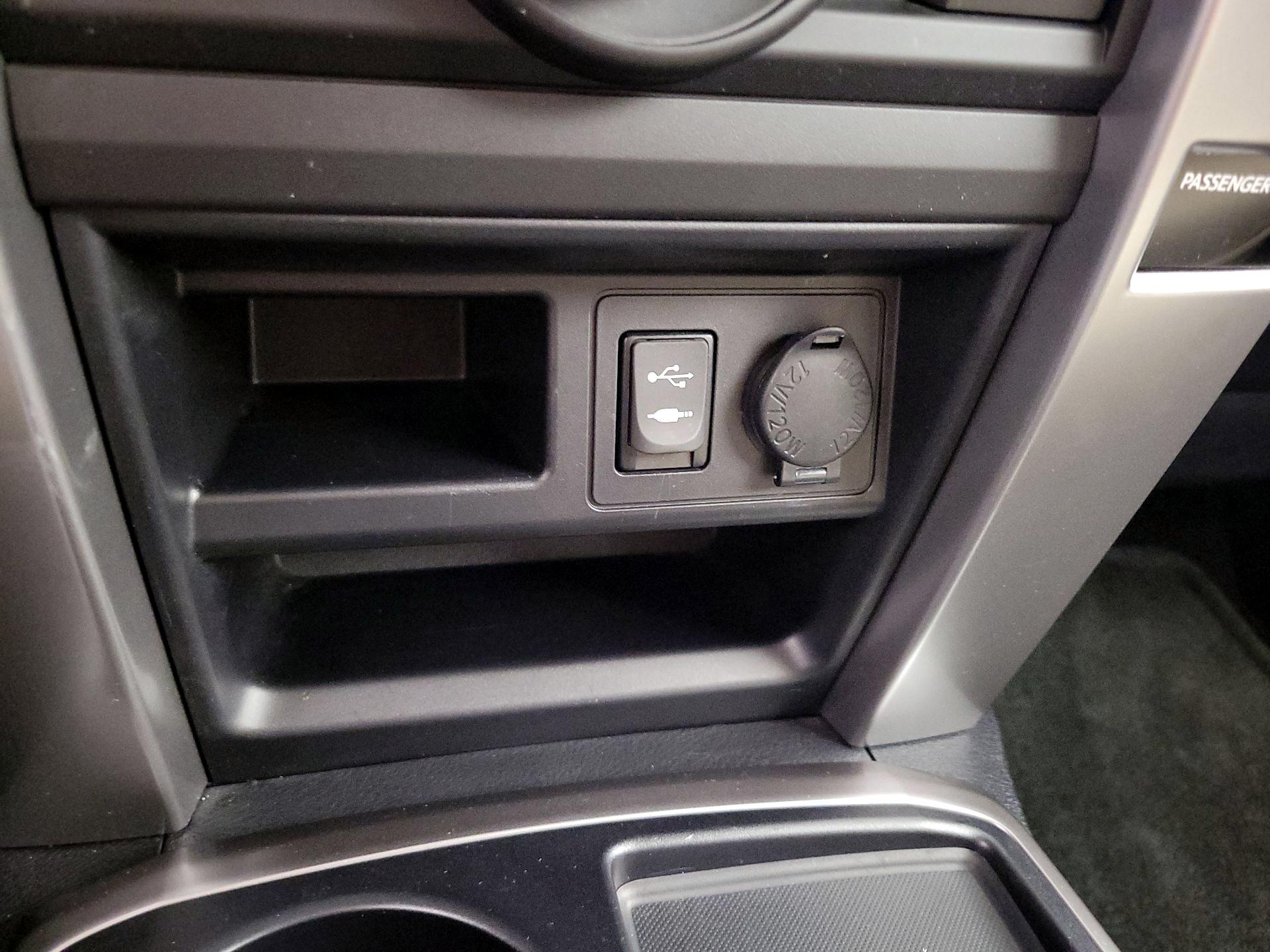 Thumbnail: 2015 Toyota 4Runner - 18