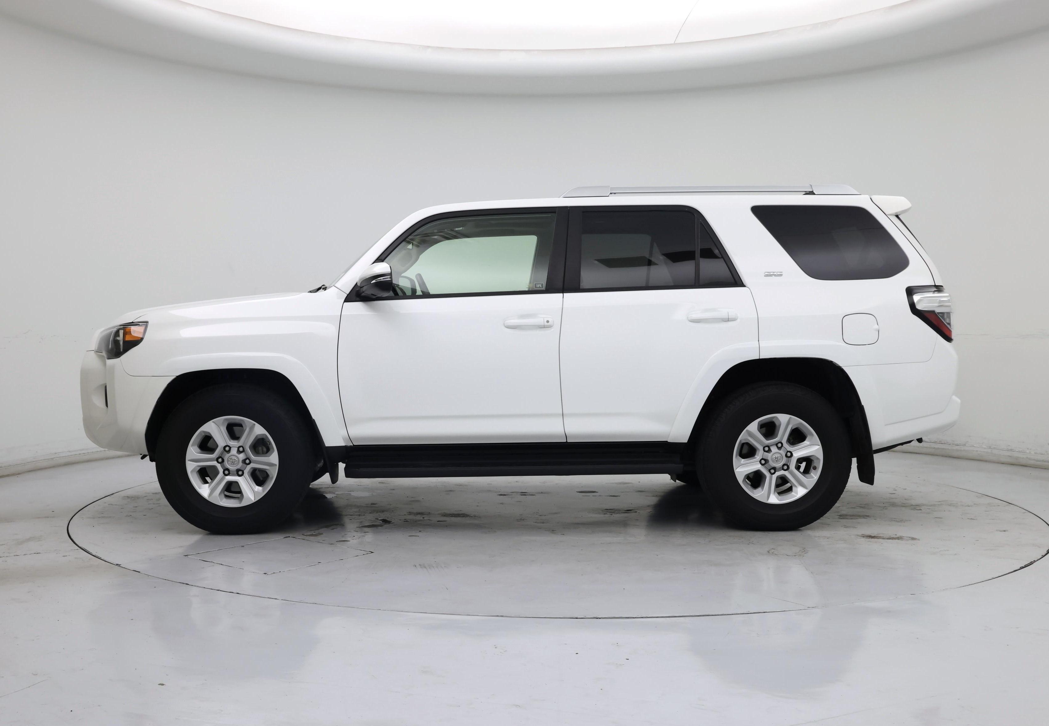 Thumbnail: 2015 Toyota 4Runner - 3