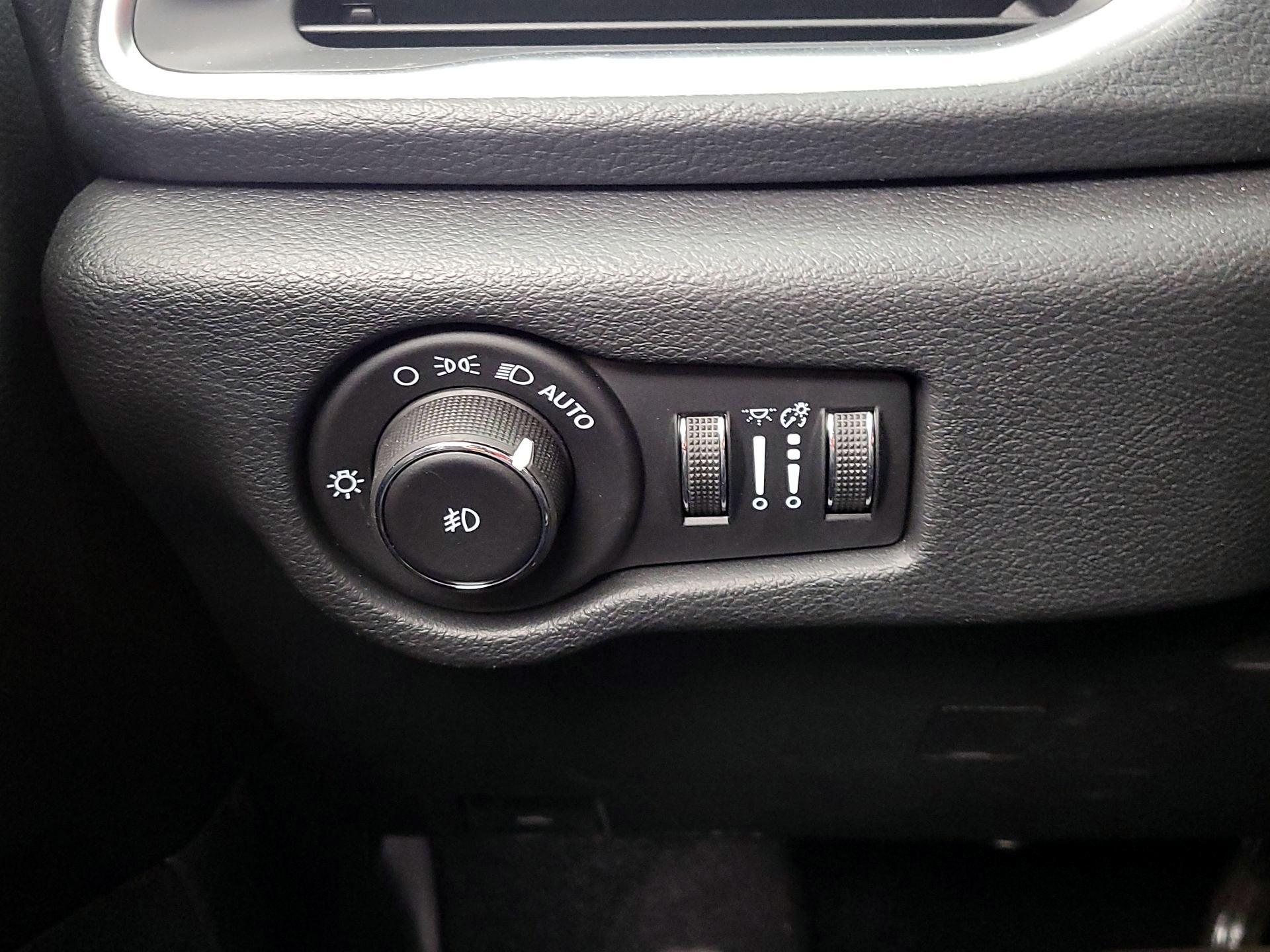 Thumbnail: 2020 Chrysler Pacifica - 13