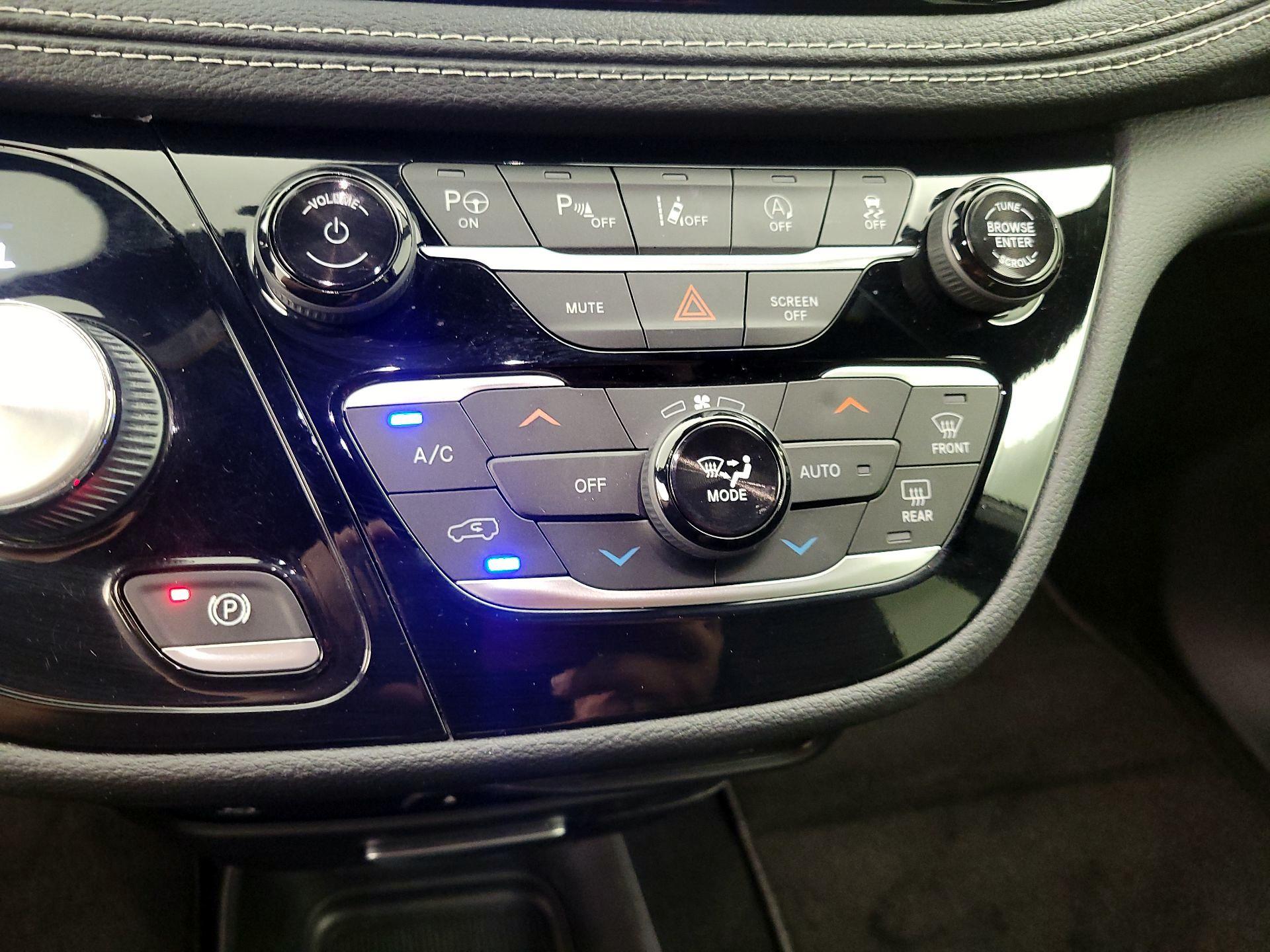 Thumbnail: 2020 Chrysler Pacifica - 17