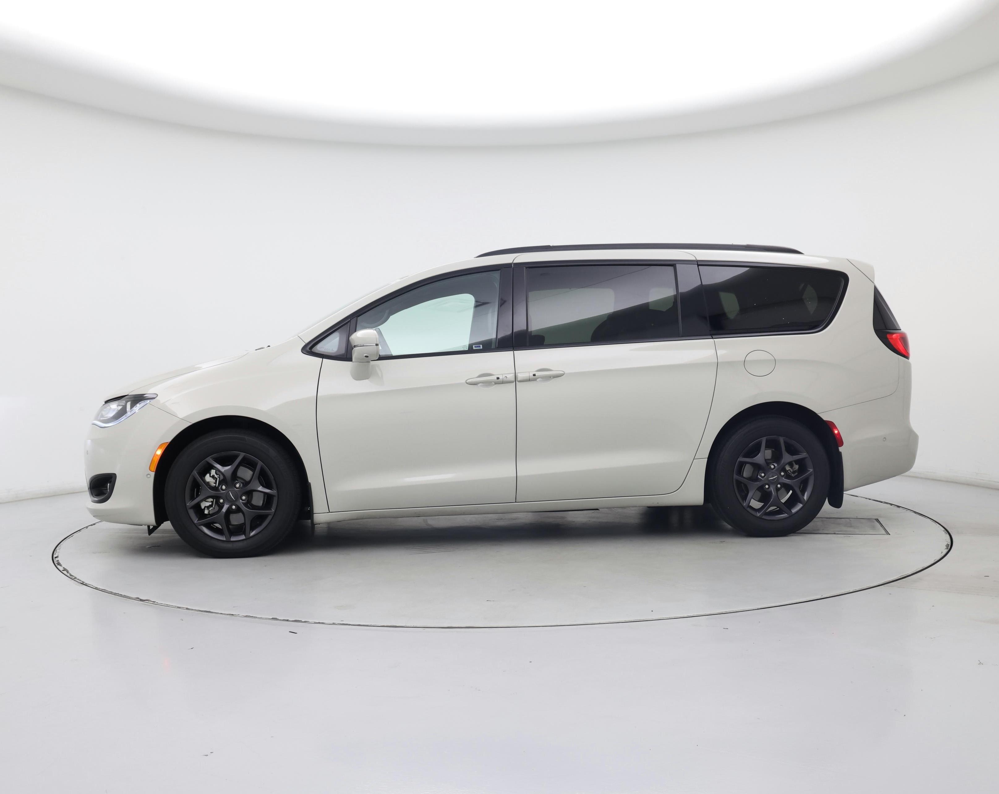 Thumbnail: 2020 Chrysler Pacifica - 3