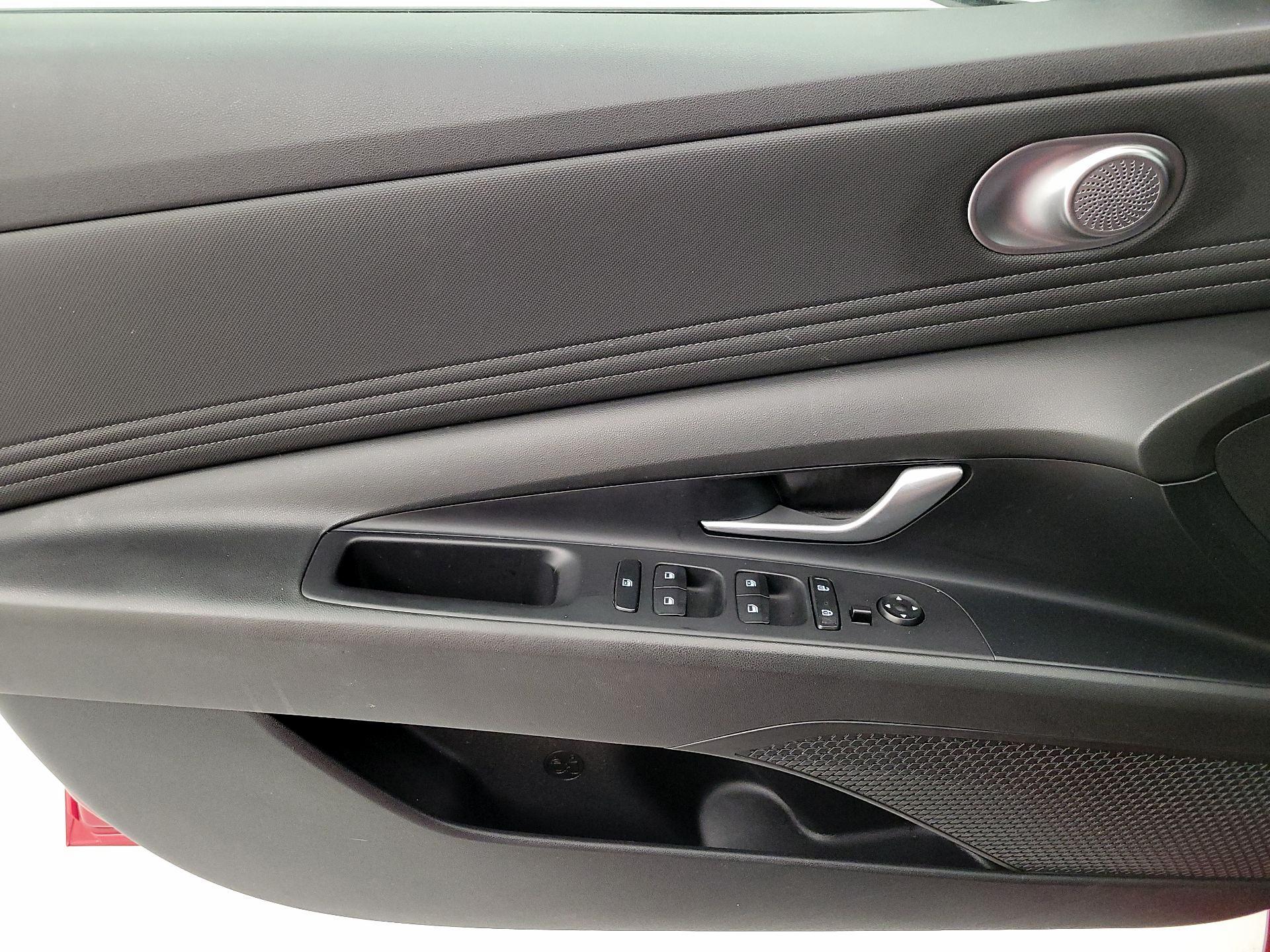 Thumbnail: 2022 Hyundai Elantra - 10