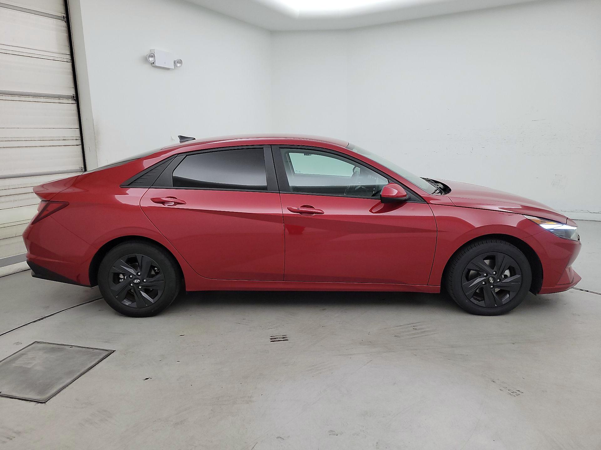 Thumbnail: 2022 Hyundai Elantra - 4