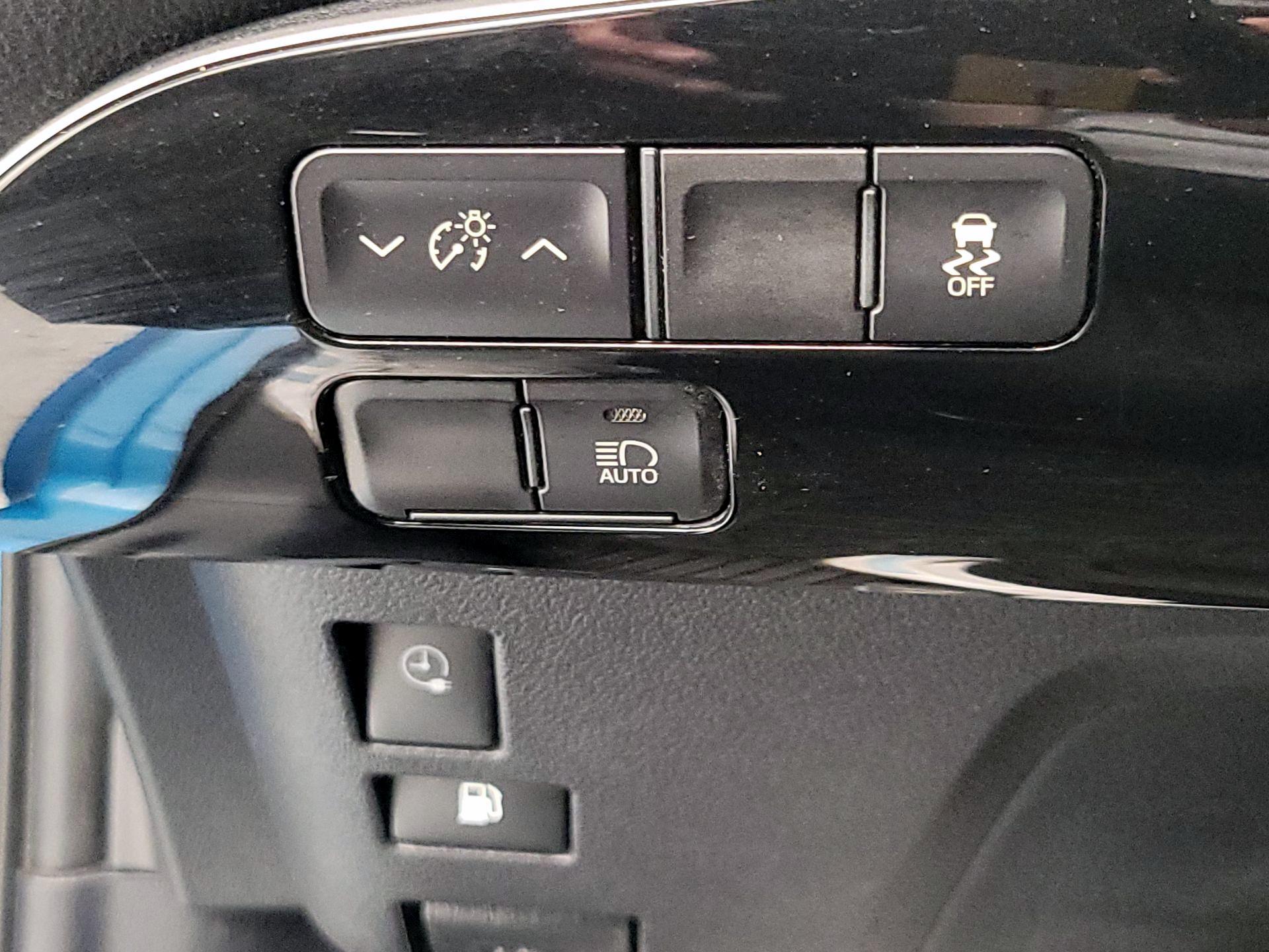 Thumbnail: 2019 Toyota Prius Prime - 13