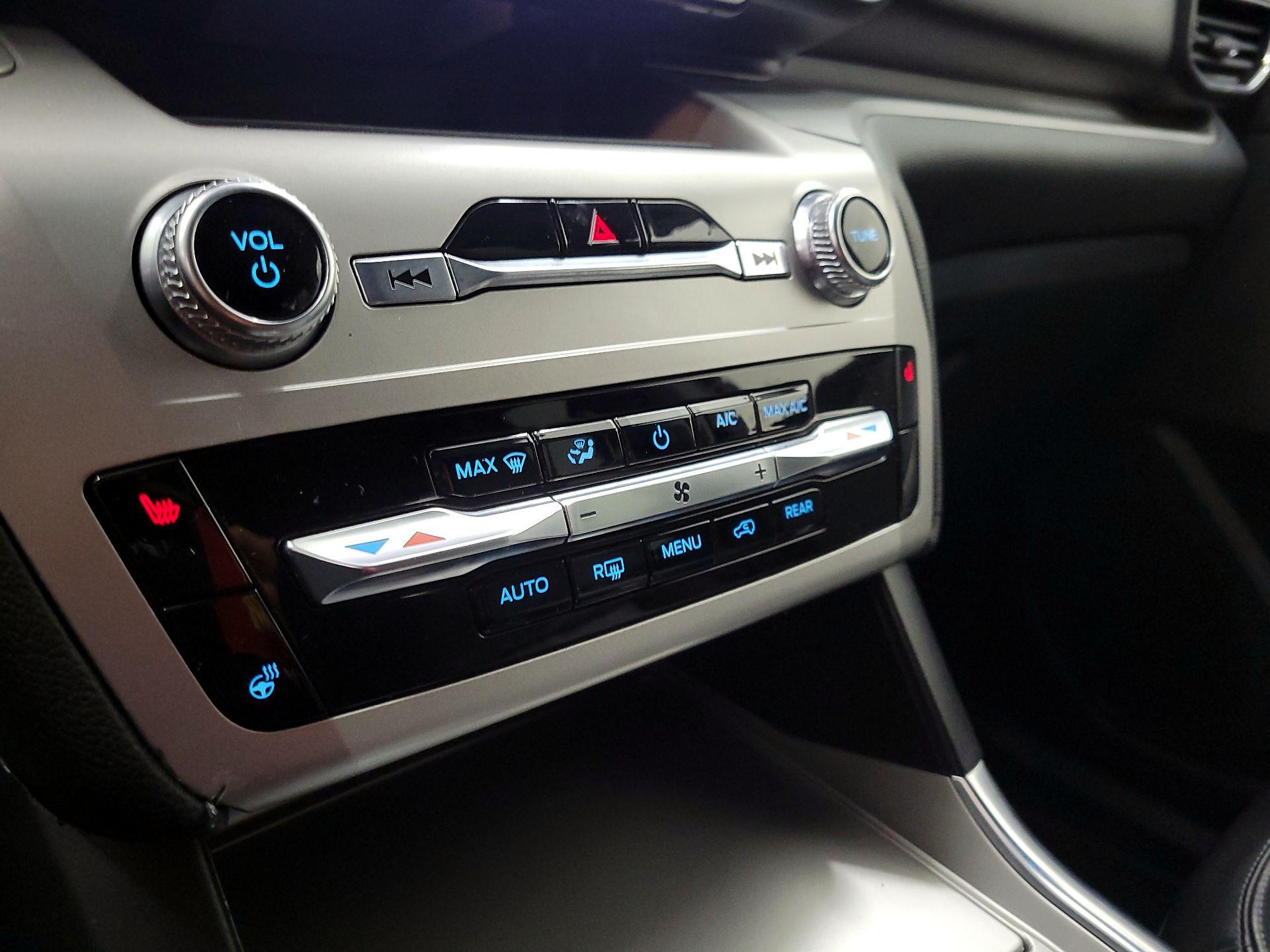 Thumbnail: 2022 Ford Explorer - 17