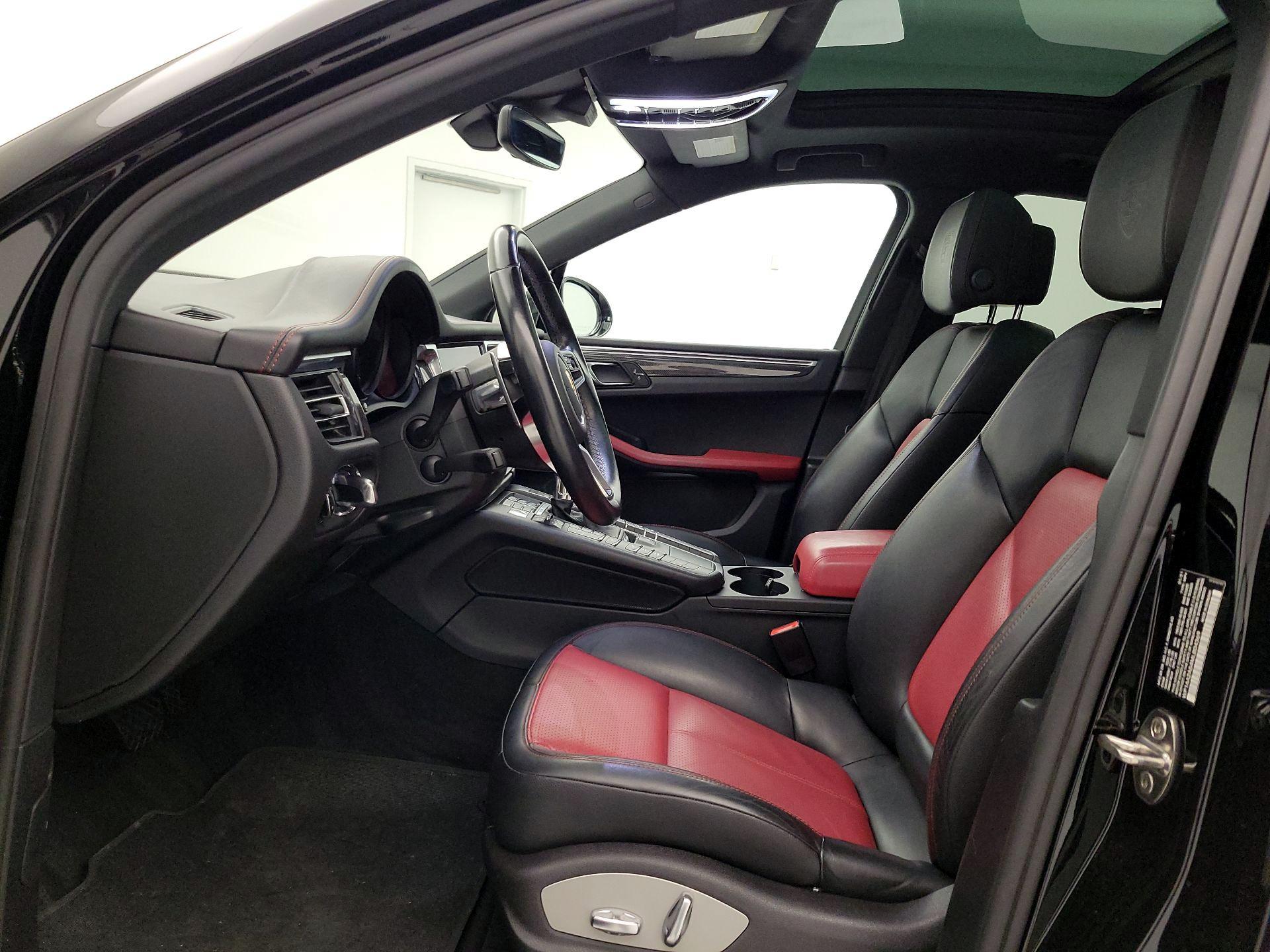 Thumbnail: 2021 Porsche Macan - 11