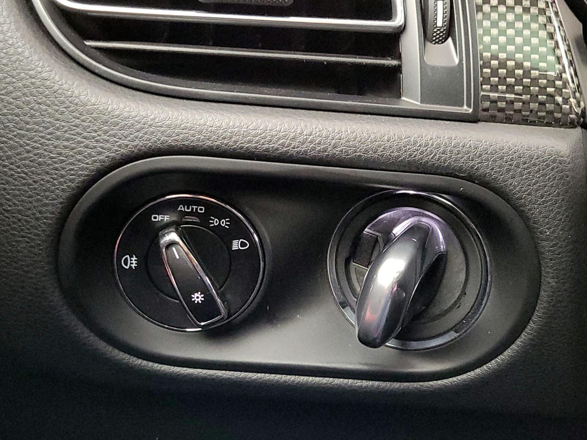 Thumbnail: 2021 Porsche Macan - 13