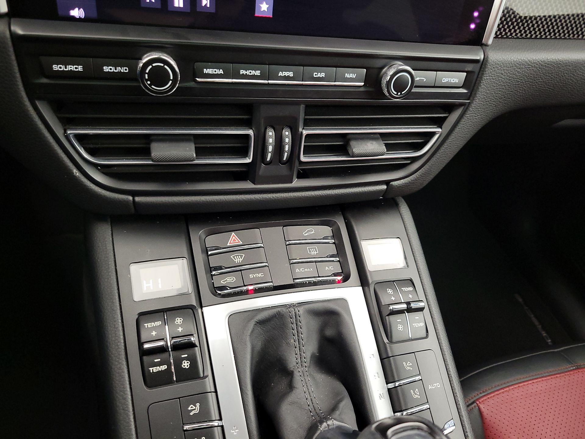 Thumbnail: 2021 Porsche Macan - 17