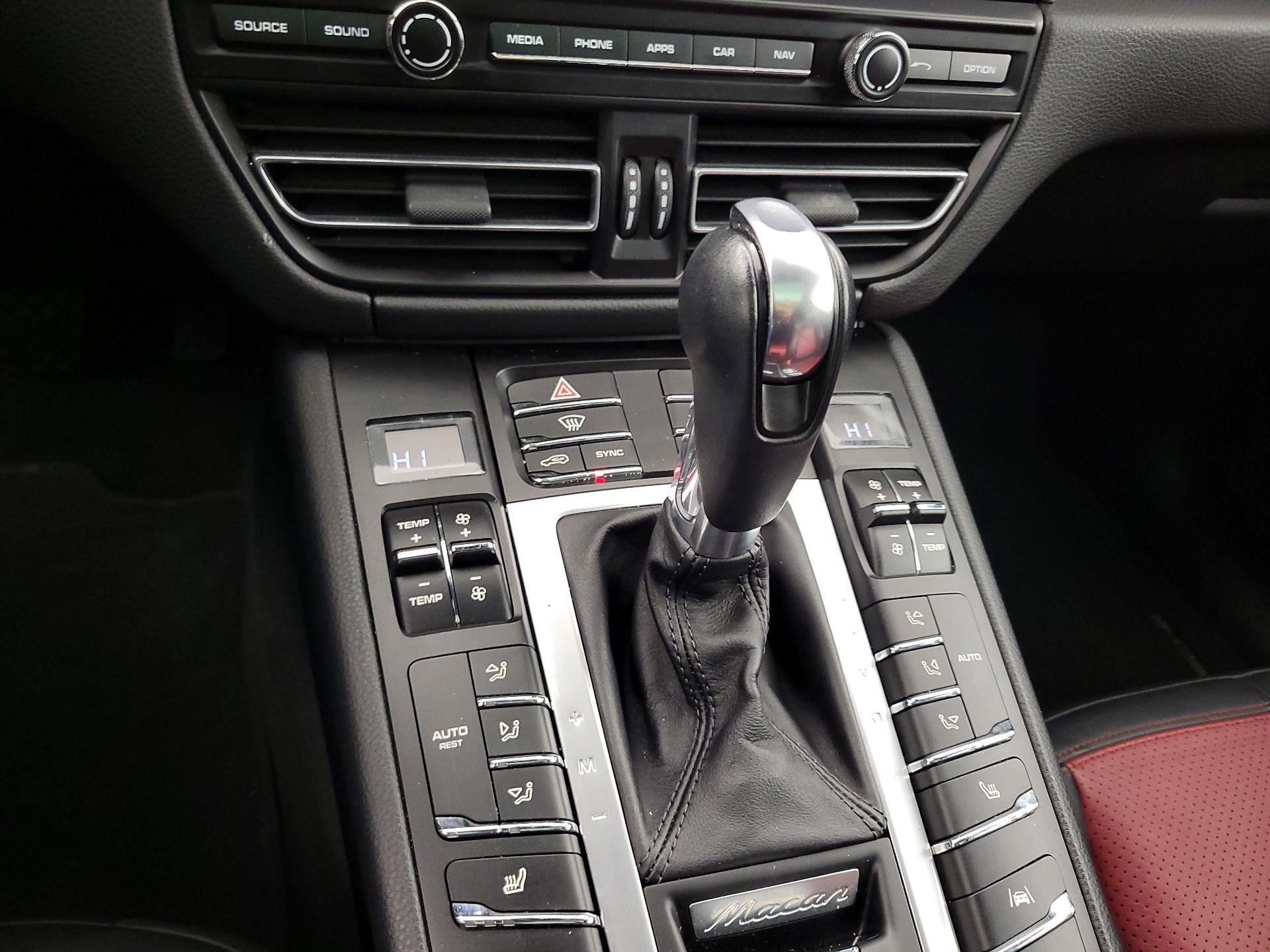 Thumbnail: 2021 Porsche Macan - 18