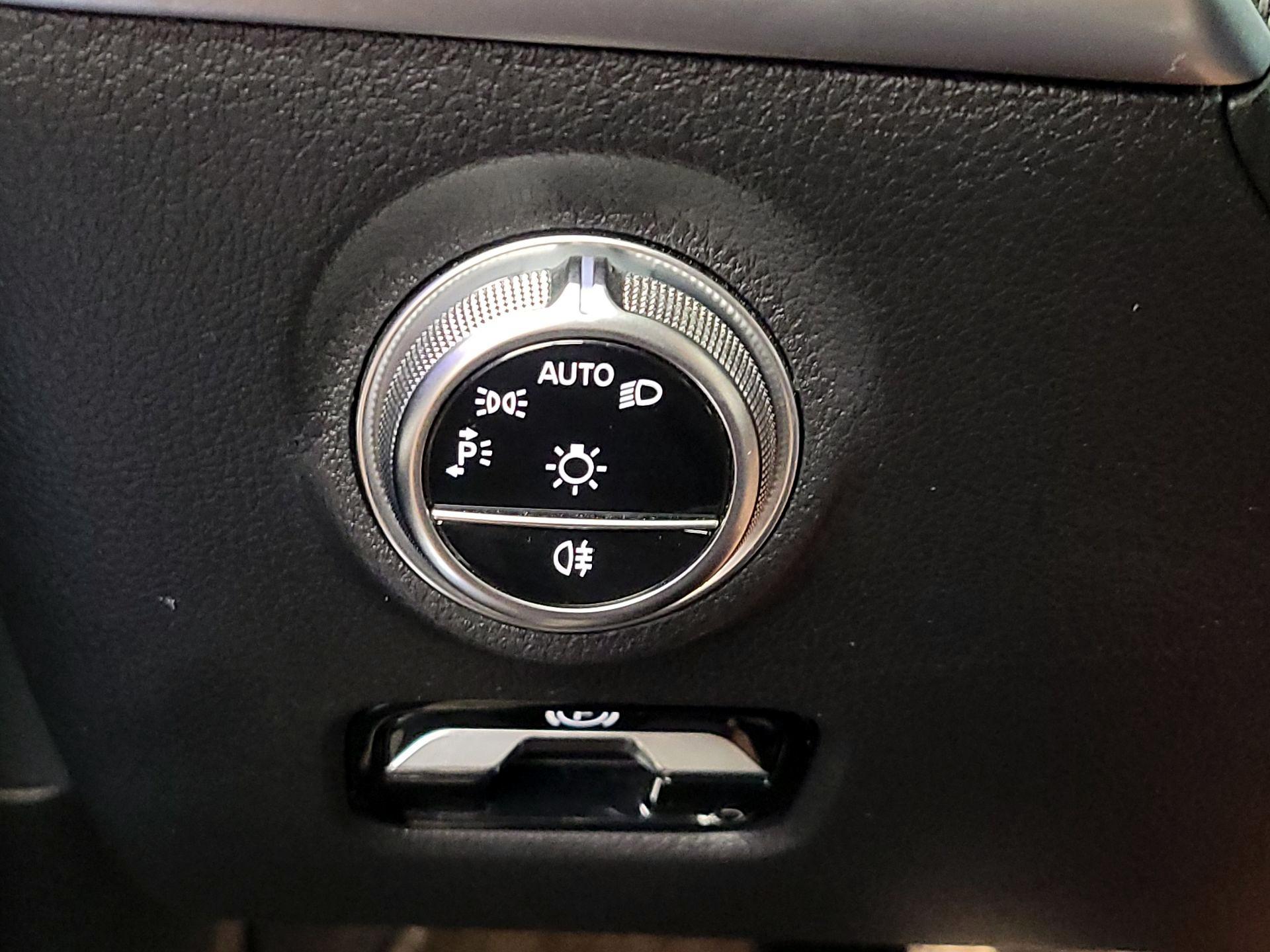 Thumbnail: 2023 Mercedes-Benz C-Class - 13