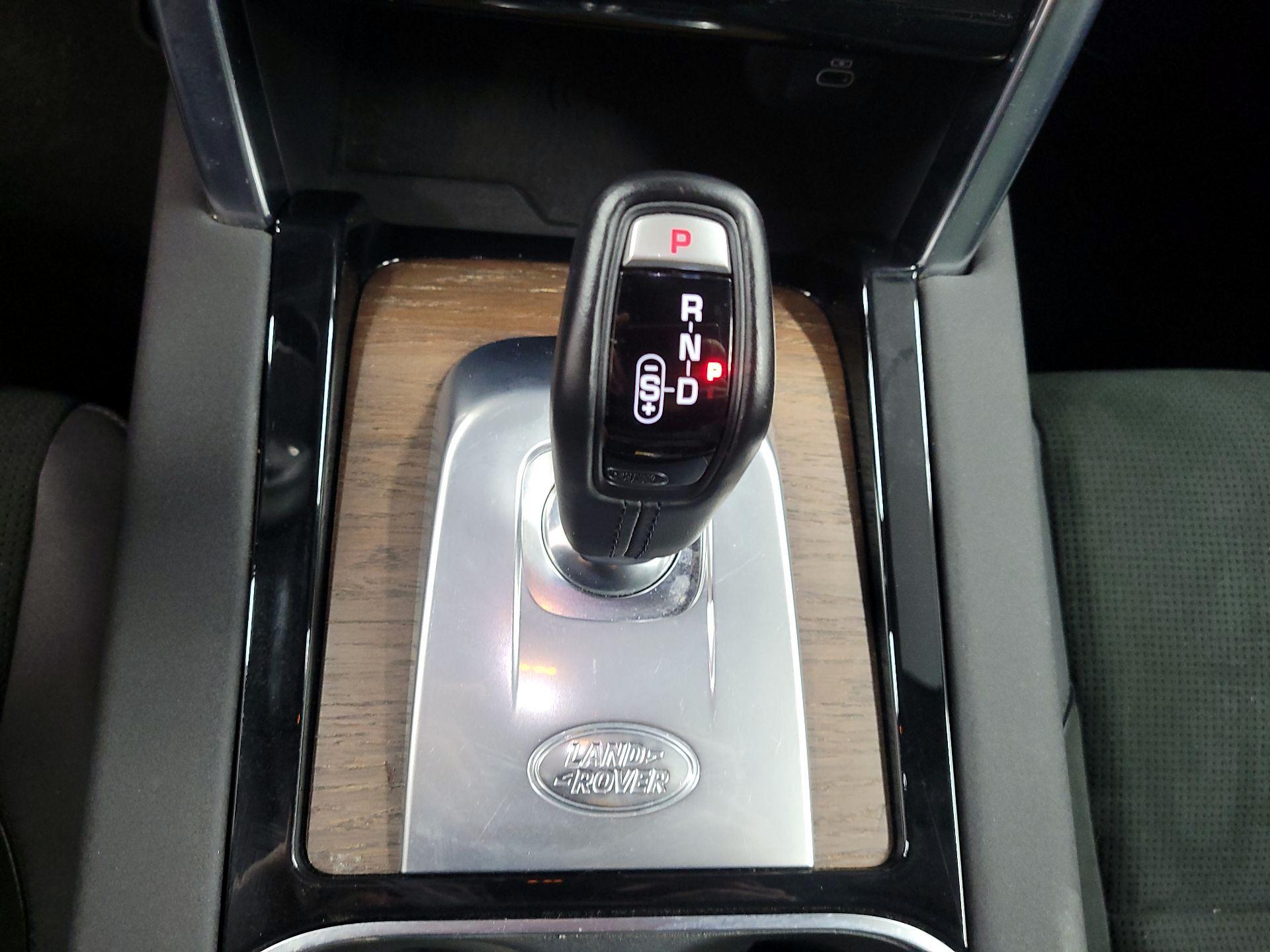 Thumbnail: 2023 Land Rover Discovery Sport - 17