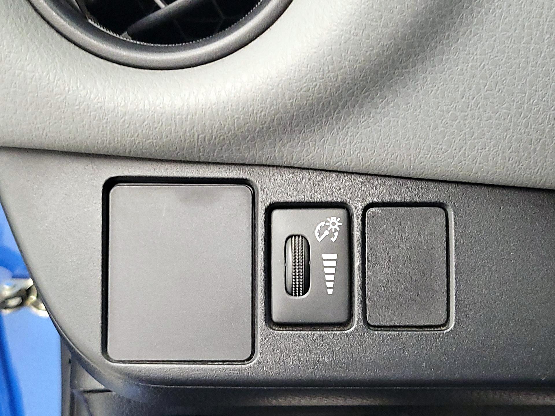 Thumbnail: 2015 Toyota Yaris - 13