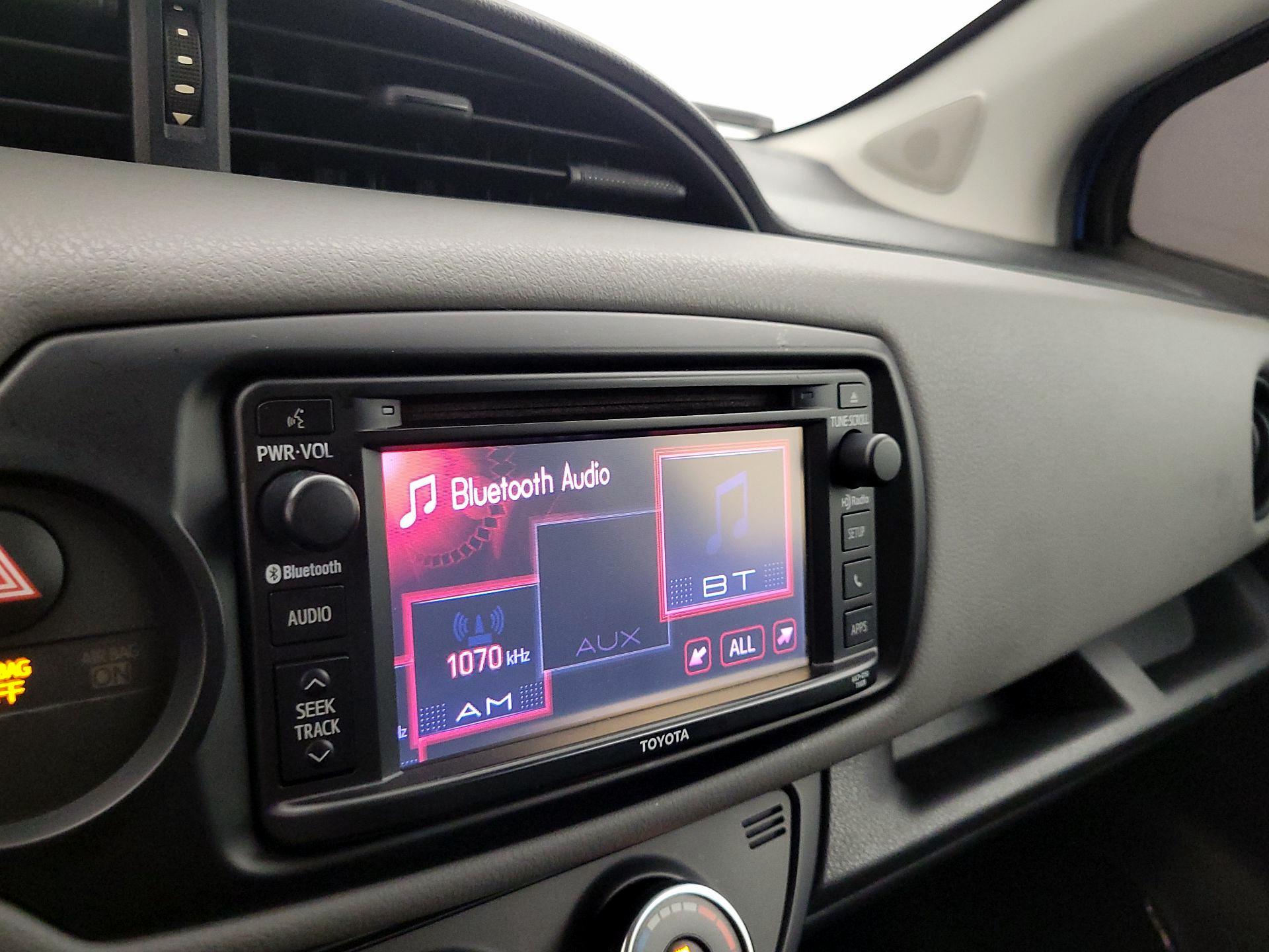 Thumbnail: 2015 Toyota Yaris - 14