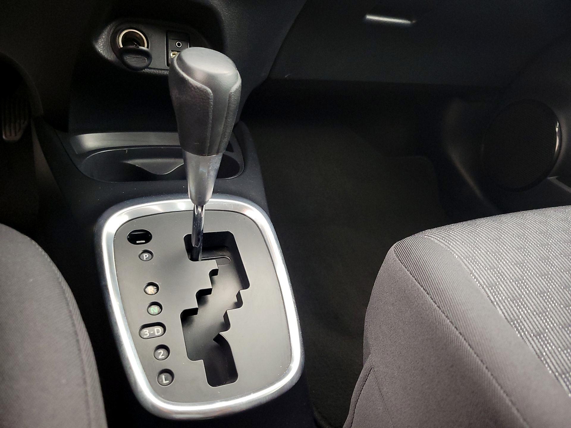 Thumbnail: 2015 Toyota Yaris - 16