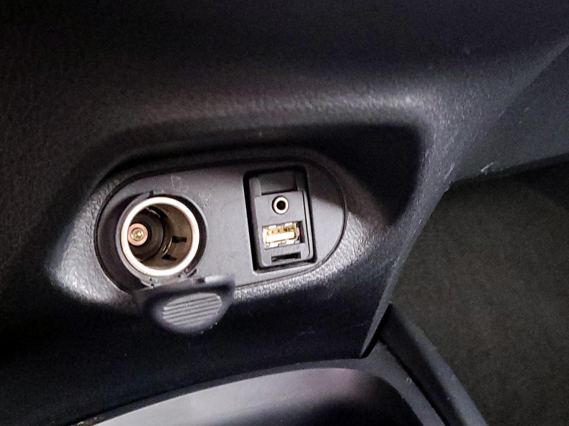 Thumbnail: 2015 Toyota Yaris - 17