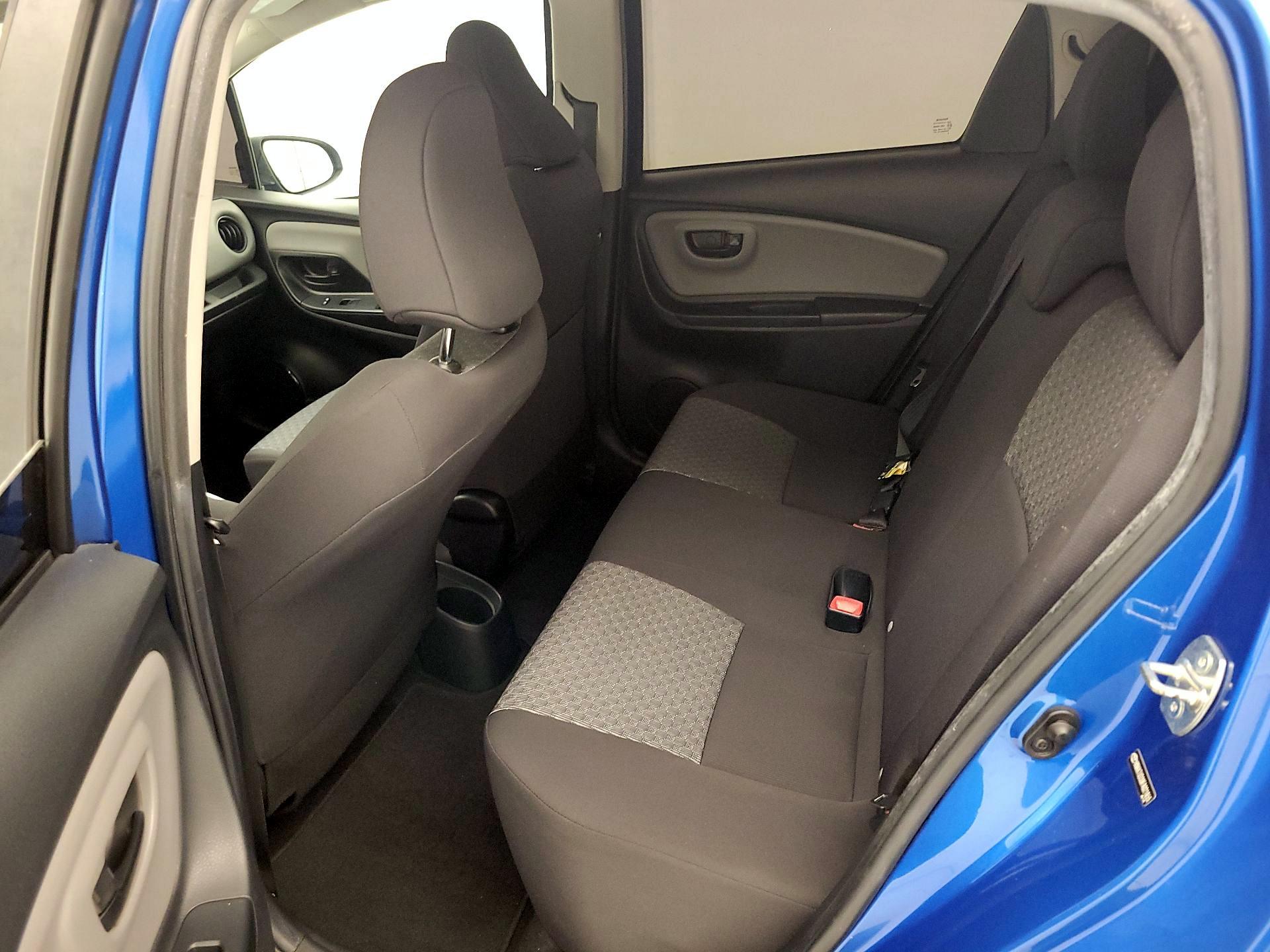 Thumbnail: 2015 Toyota Yaris - 18