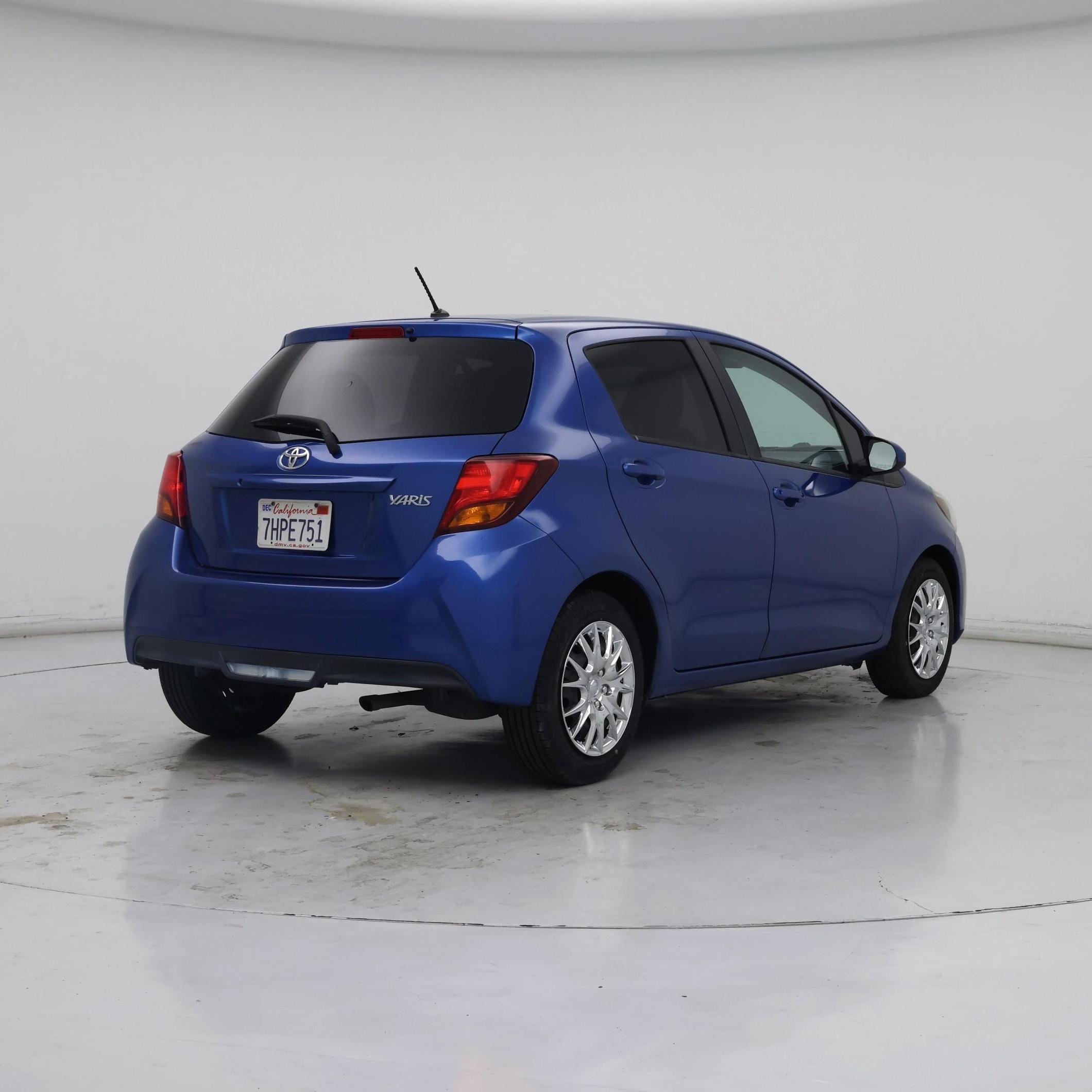 Thumbnail: 2015 Toyota Yaris - 8