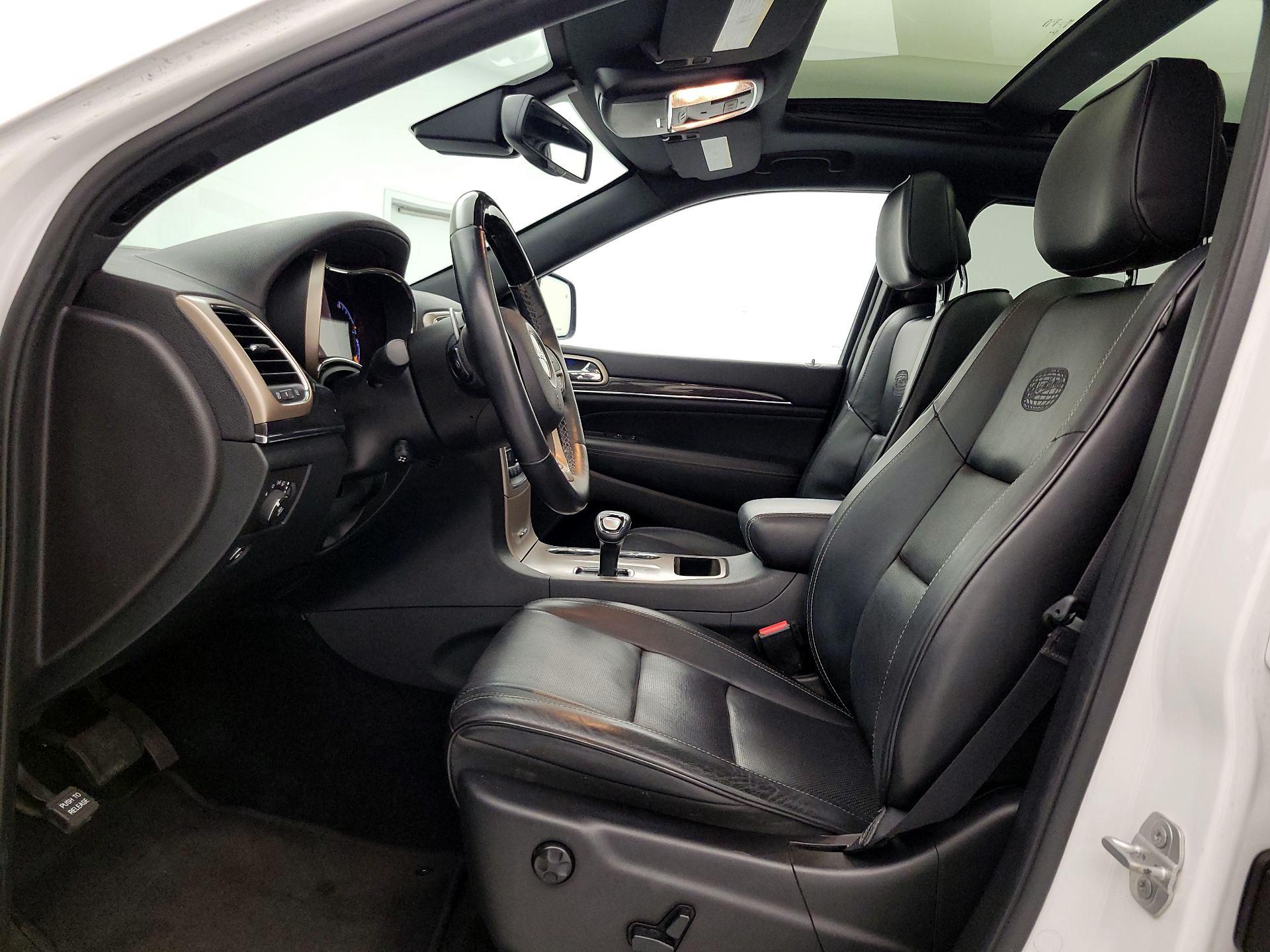 Thumbnail: 2015 Jeep Grand Cherokee - 11