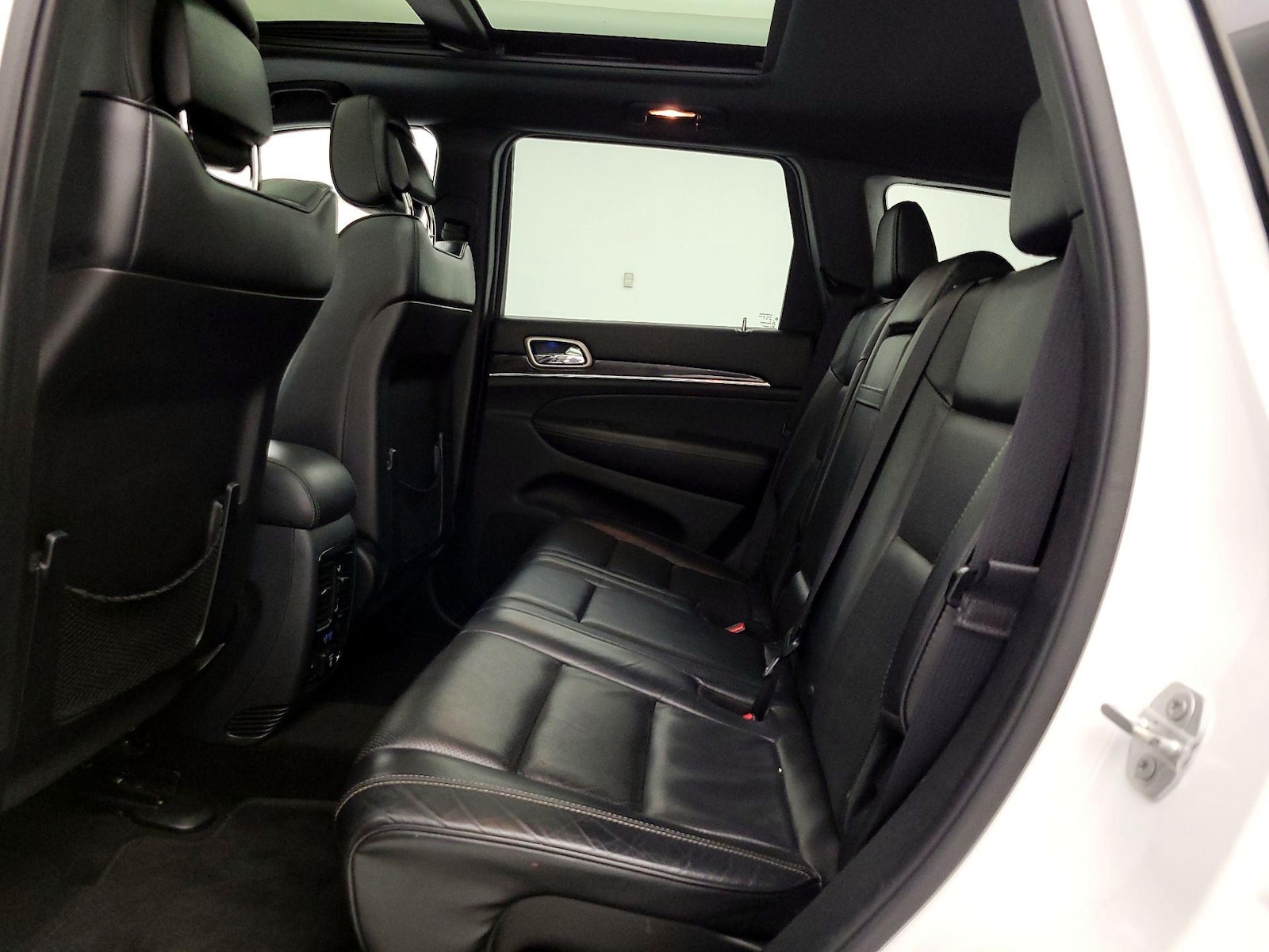 2015 Jeep Grand Cherokee Overland - Photo 22