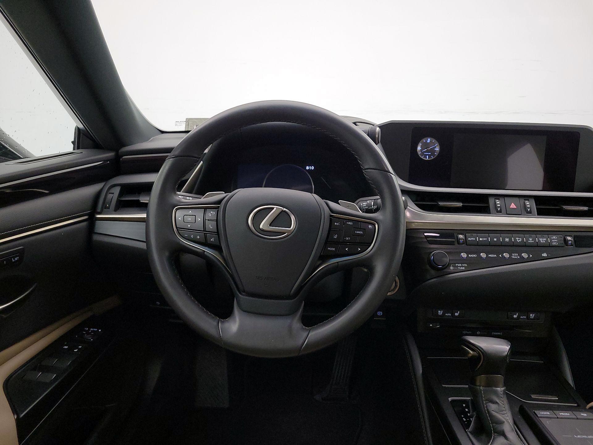 Thumbnail: 2020 Lexus ES - 10