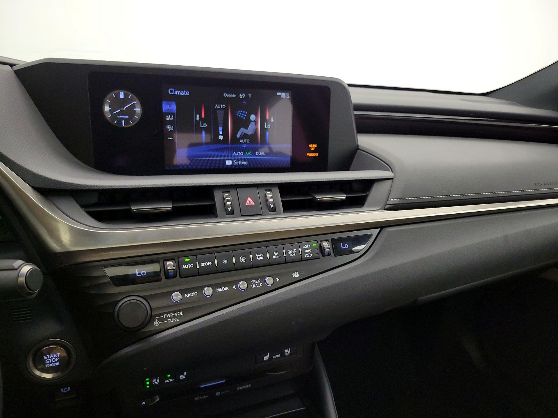 Thumbnail: 2020 Lexus ES - 16