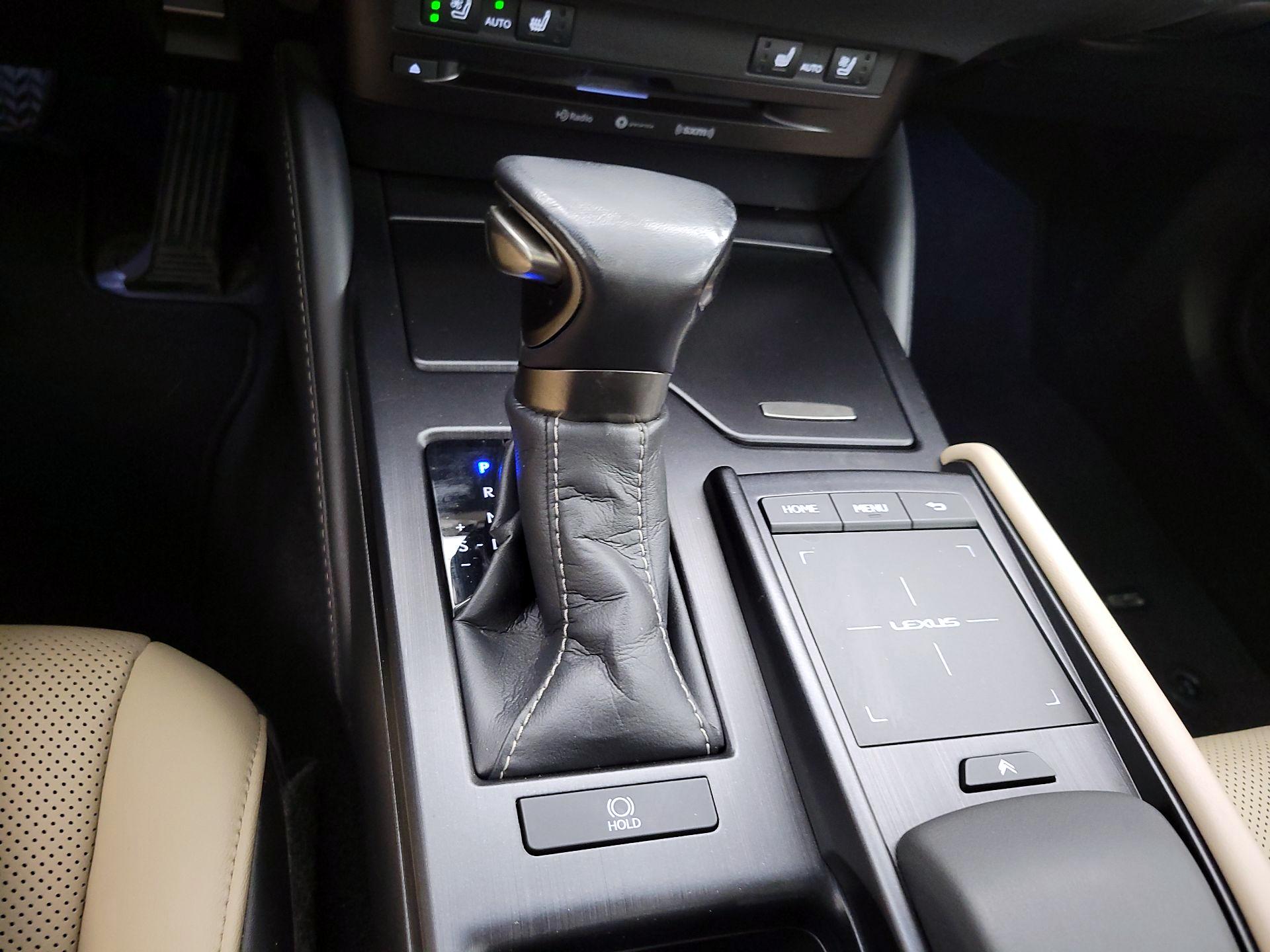 Thumbnail: 2020 Lexus ES - 17
