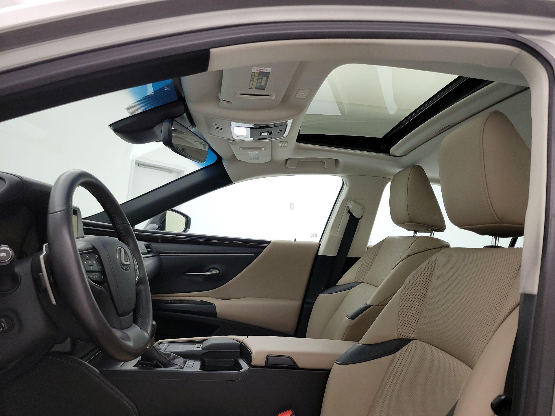 Thumbnail: 2020 Lexus ES - 19